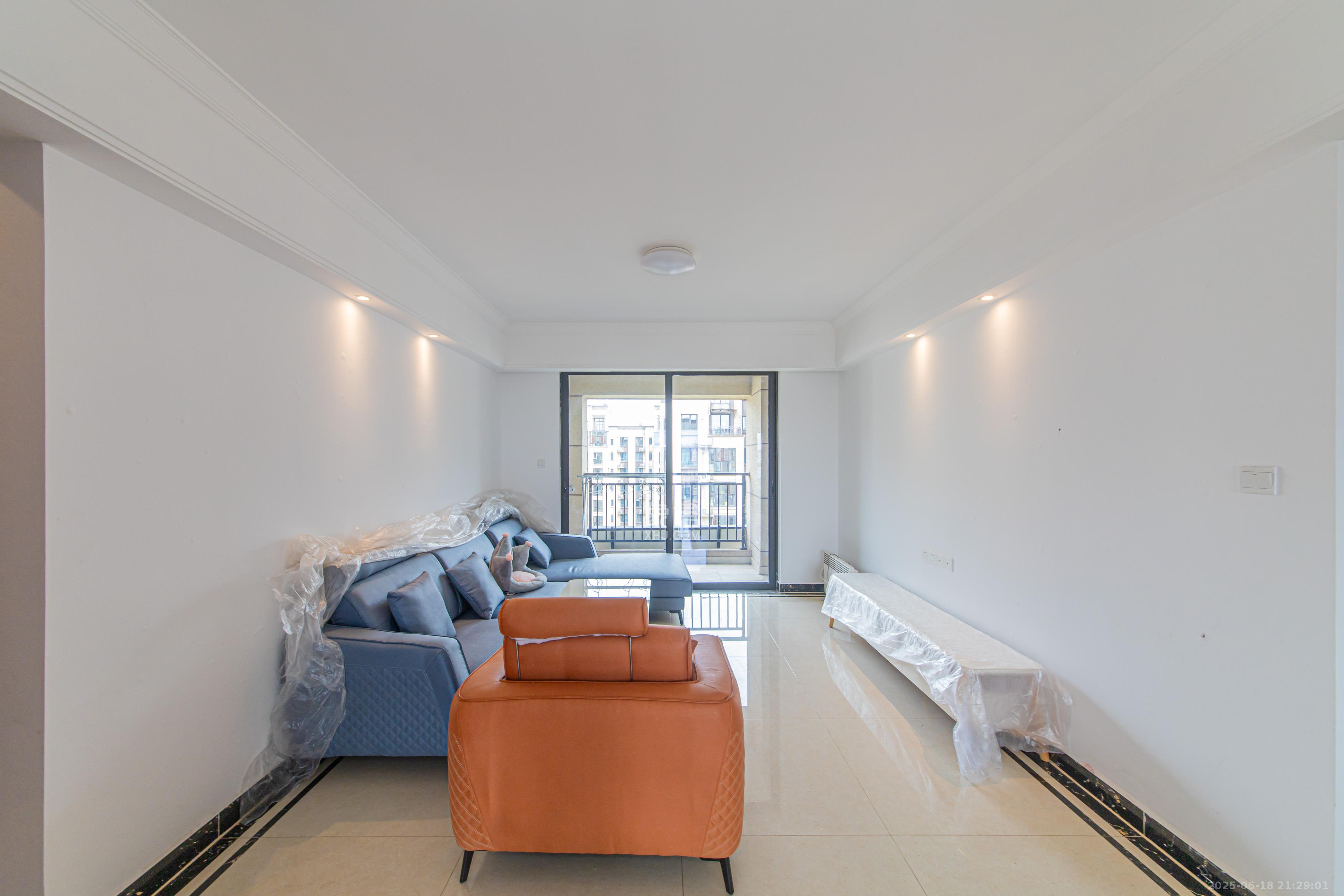 中海新城熙岸(中信新城五期) 3室2厅2卫 99.0万 中海新城熙岸(中信新城五期) 3室2厅2卫 99.0万客厅