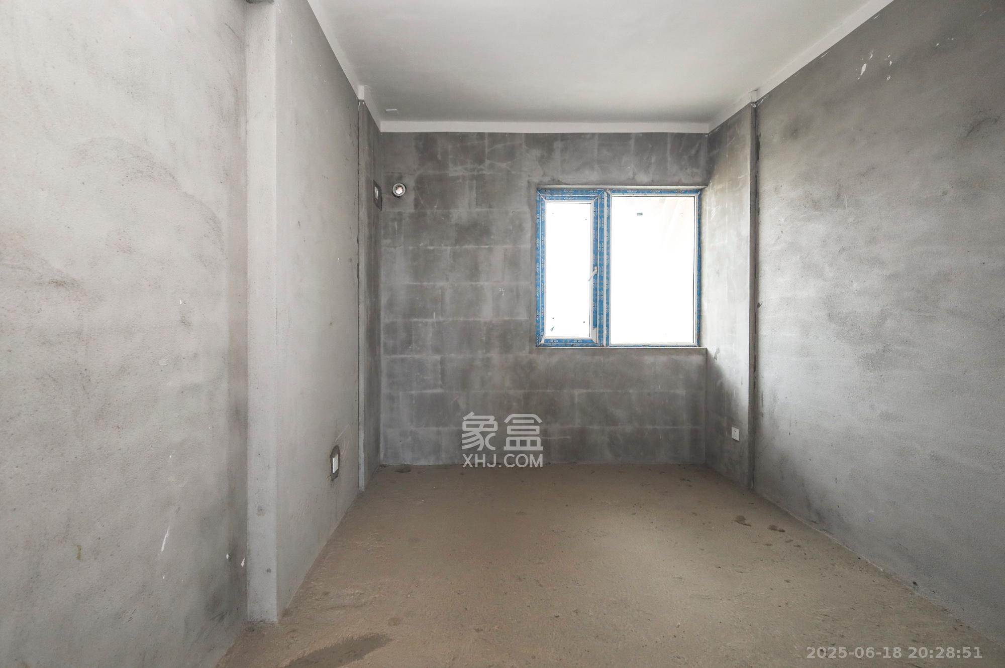 钱隆世家  4室2厅2卫    83.0万 钱隆世家  4室2厅2卫    83.0万卧室