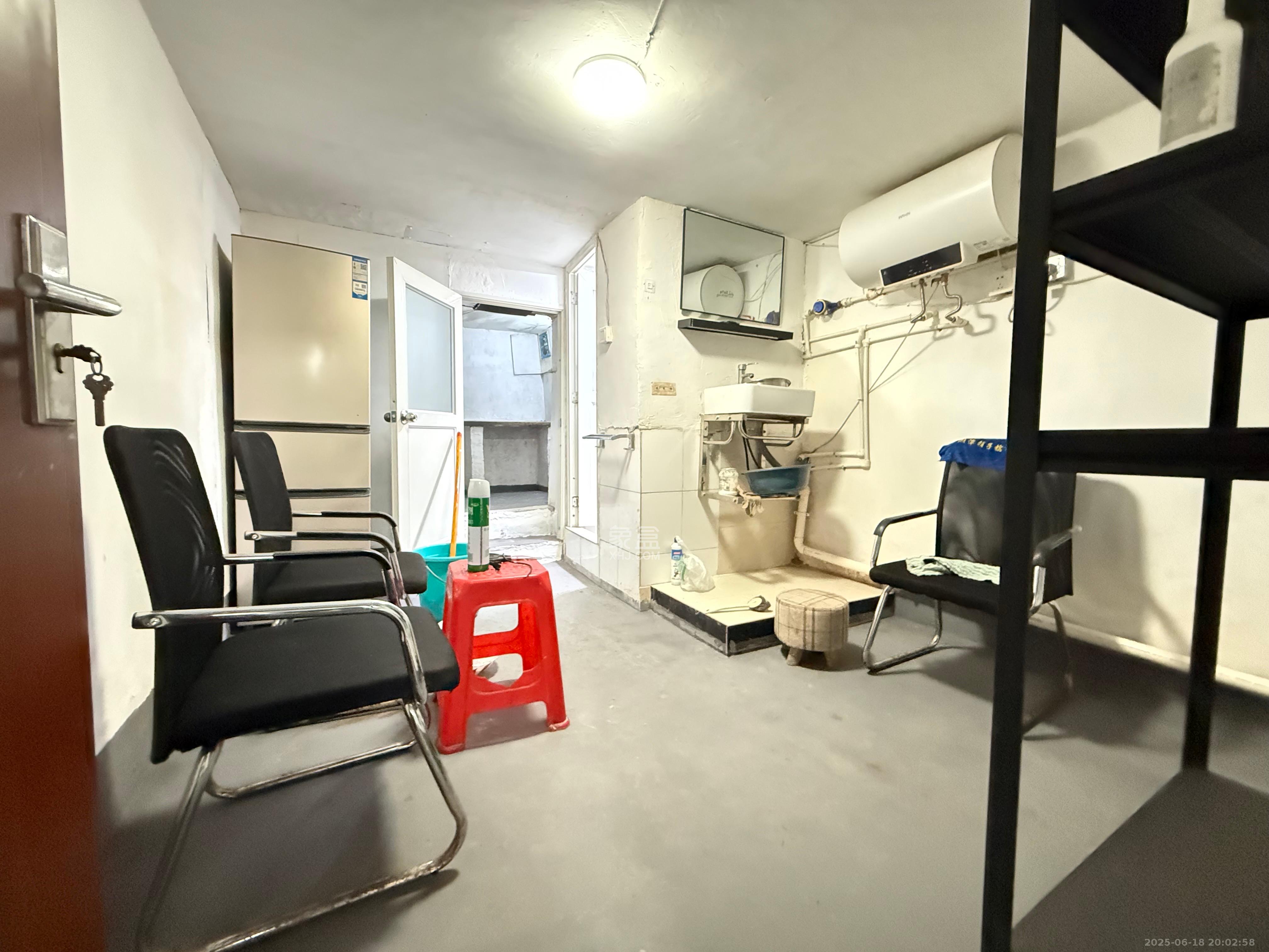 桂花路锻压小区  2室1厅1卫    1000.0元/月室内图