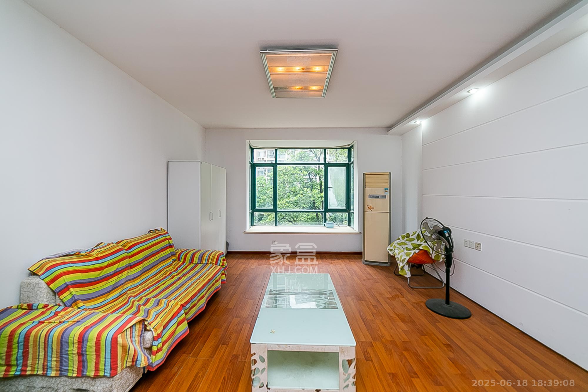 中江国际花城  3室2厅1卫    118.0万 中江国际花城  3室2厅1卫    118.0万客厅