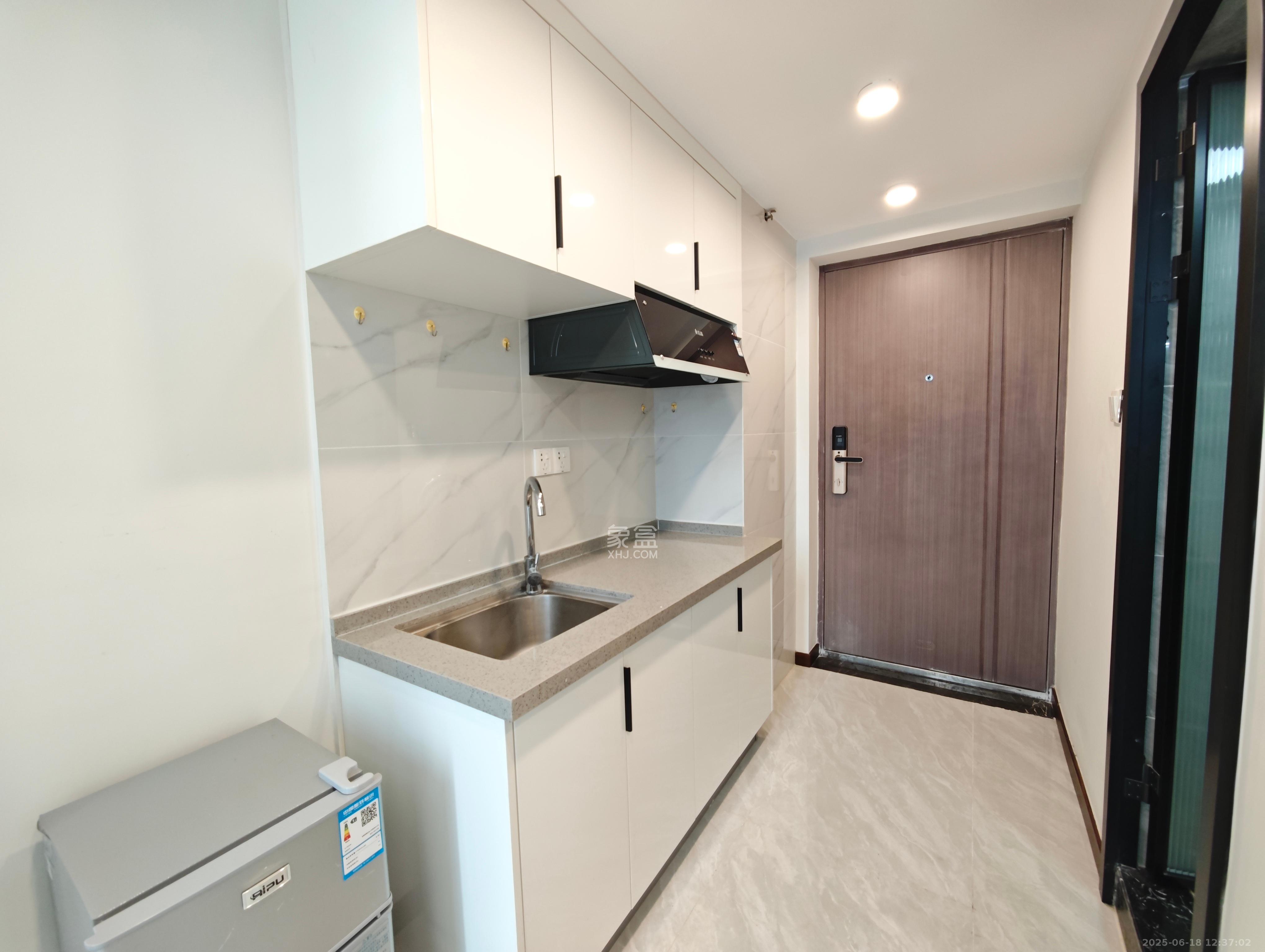 卓越中寰  1室1厅1卫    1800.0元/月室内图