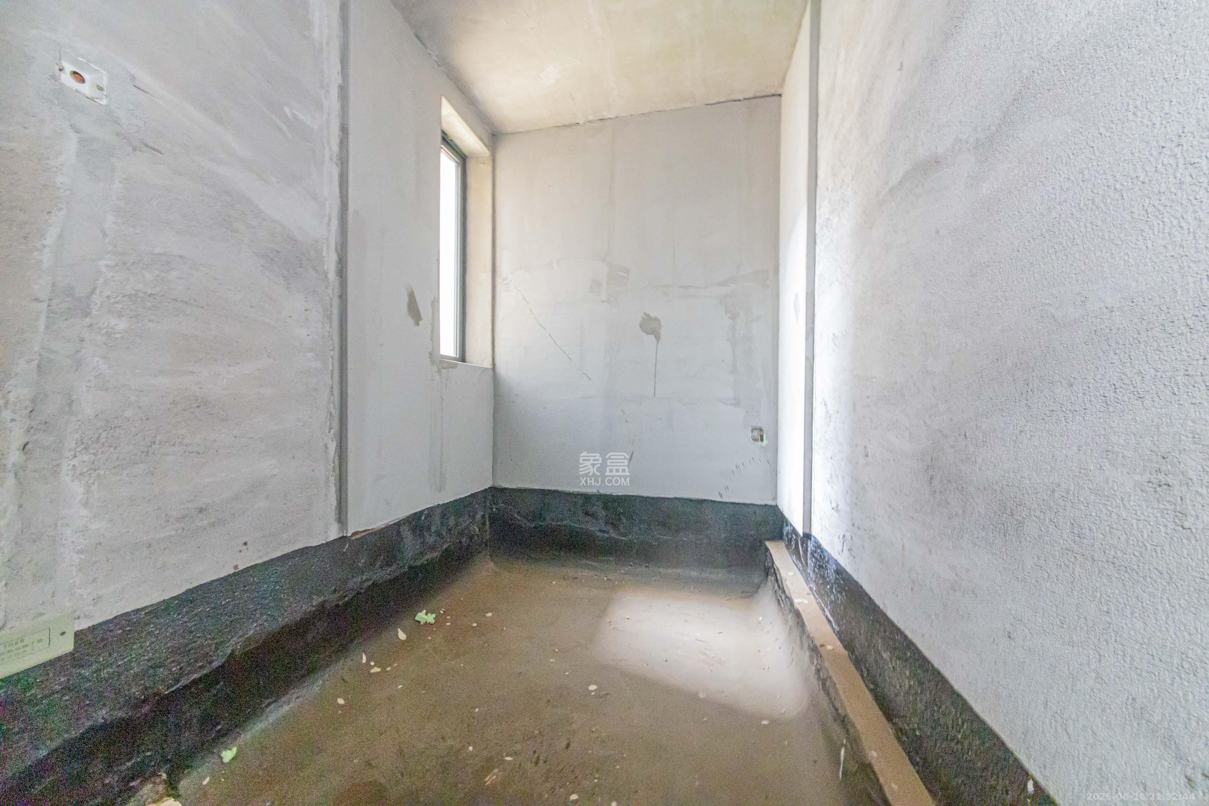 和泓融成府 4室2厅3卫 105.0万 和泓融成府 4室2厅3卫 105.0万卫生间