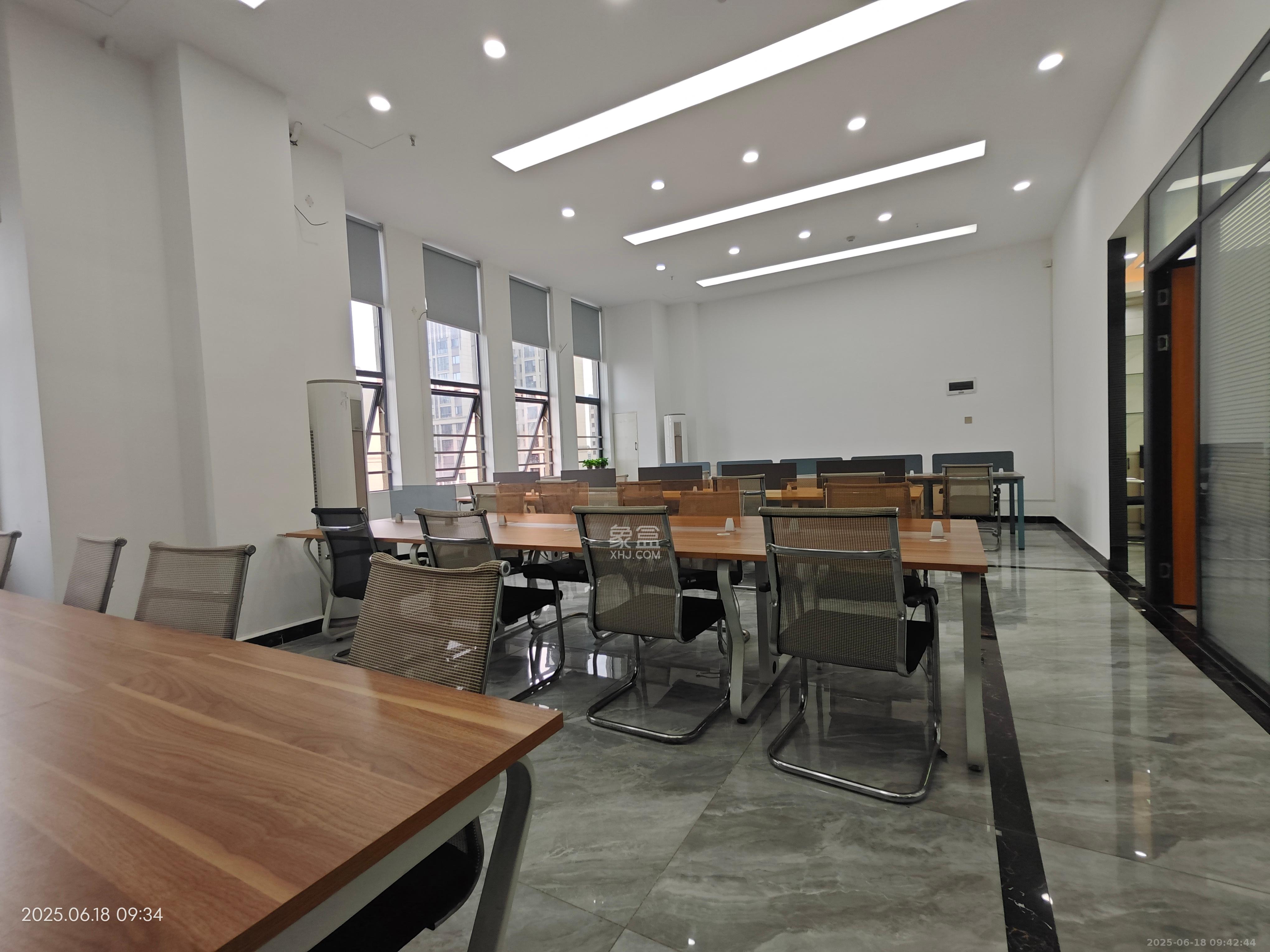 华润置地广场二期   200.0㎡      9500.0元/月室内图