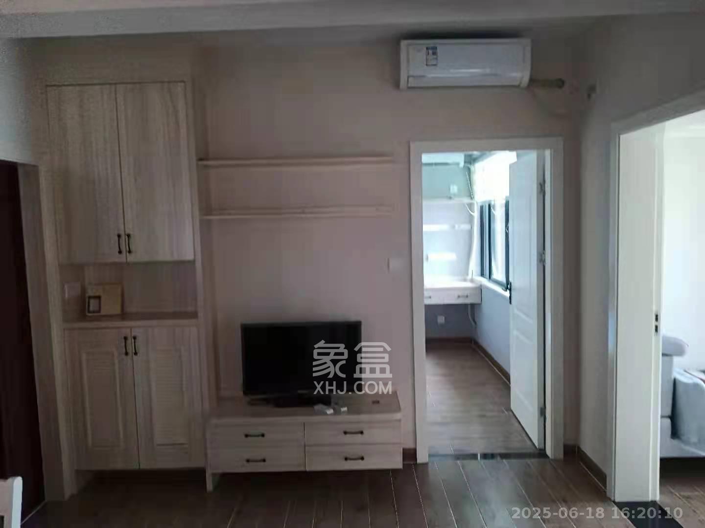 天城湖光山色  3室2厅1卫   2600.00元/月室内图