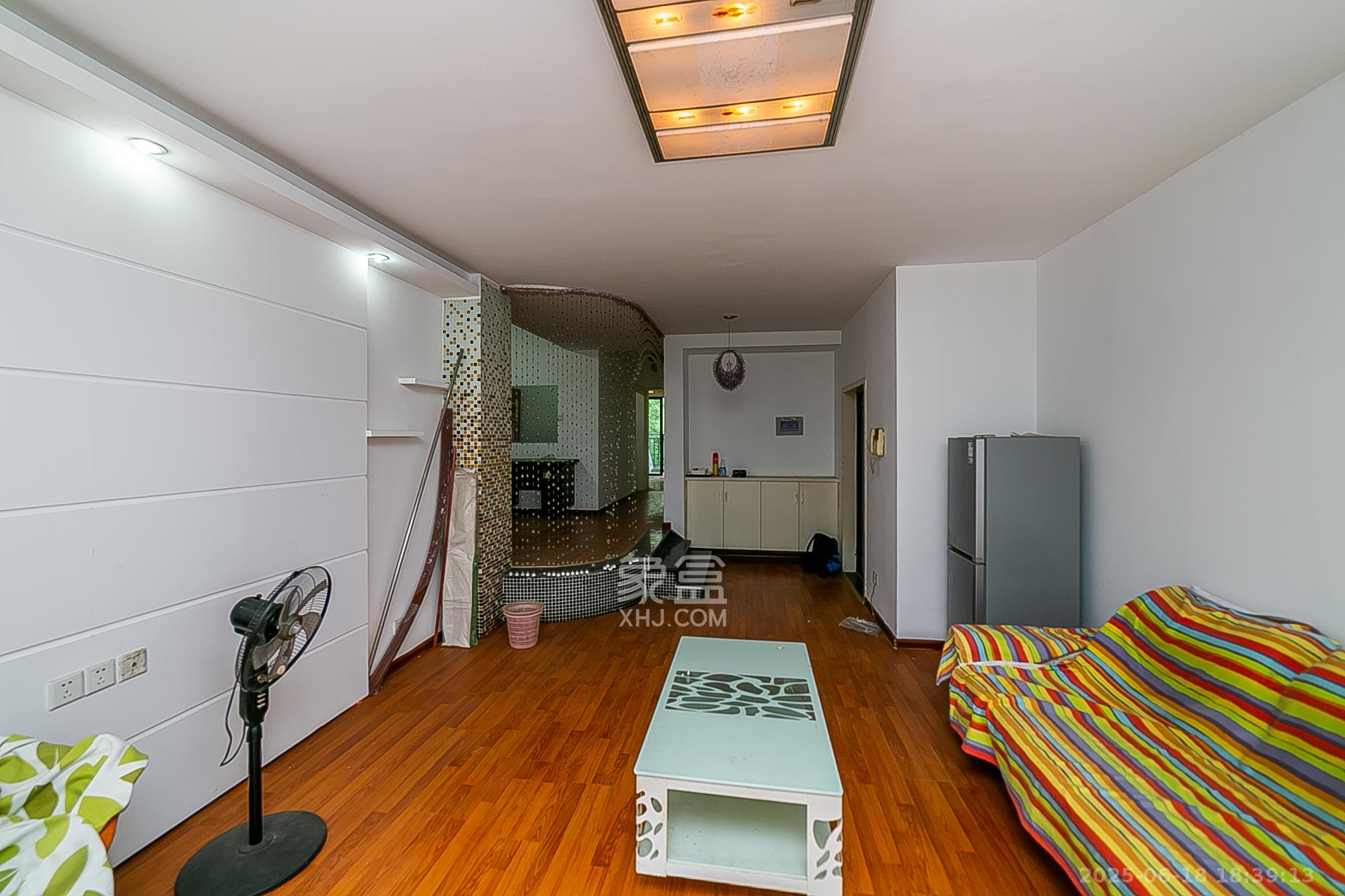 中江国际花城  3室2厅1卫    118.0万 中江国际花城  3室2厅1卫    118.0万客厅