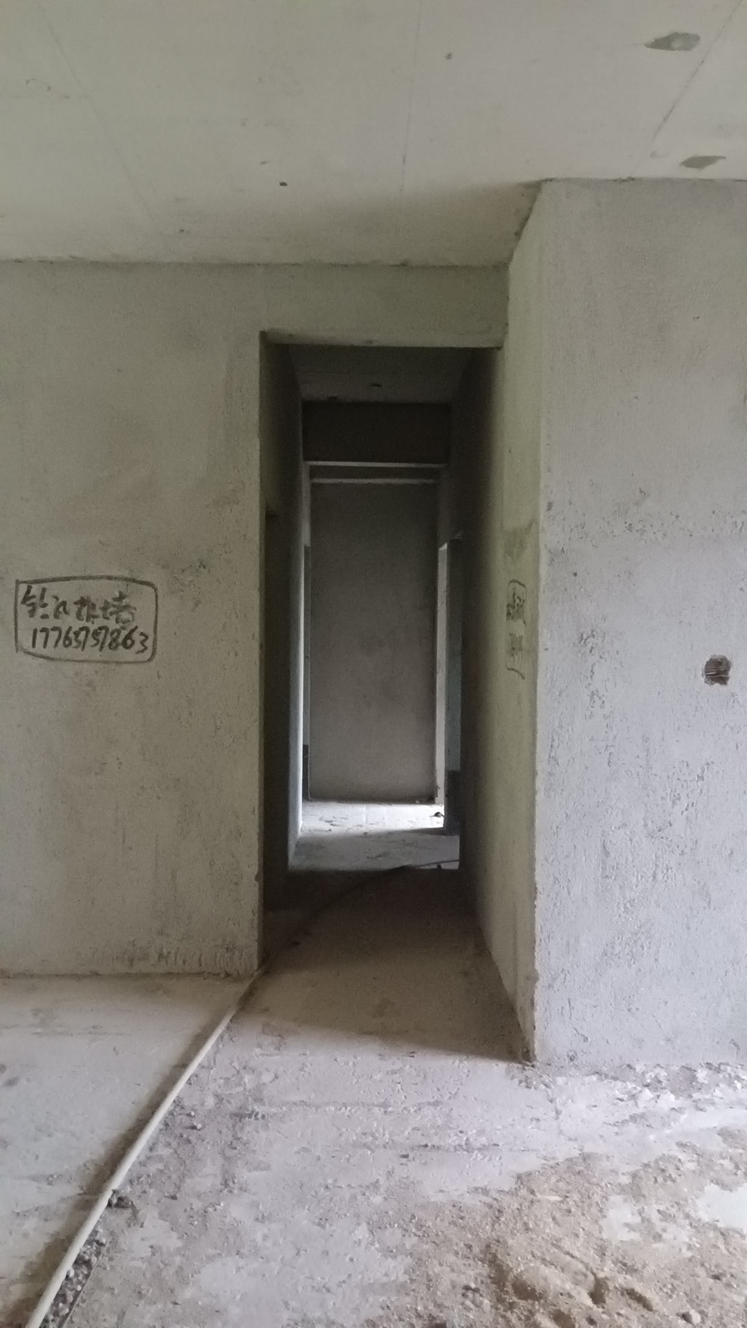 大汉龙城 4室2厅2卫 87.0万 大汉龙城 4室2厅2卫 87.0万客厅