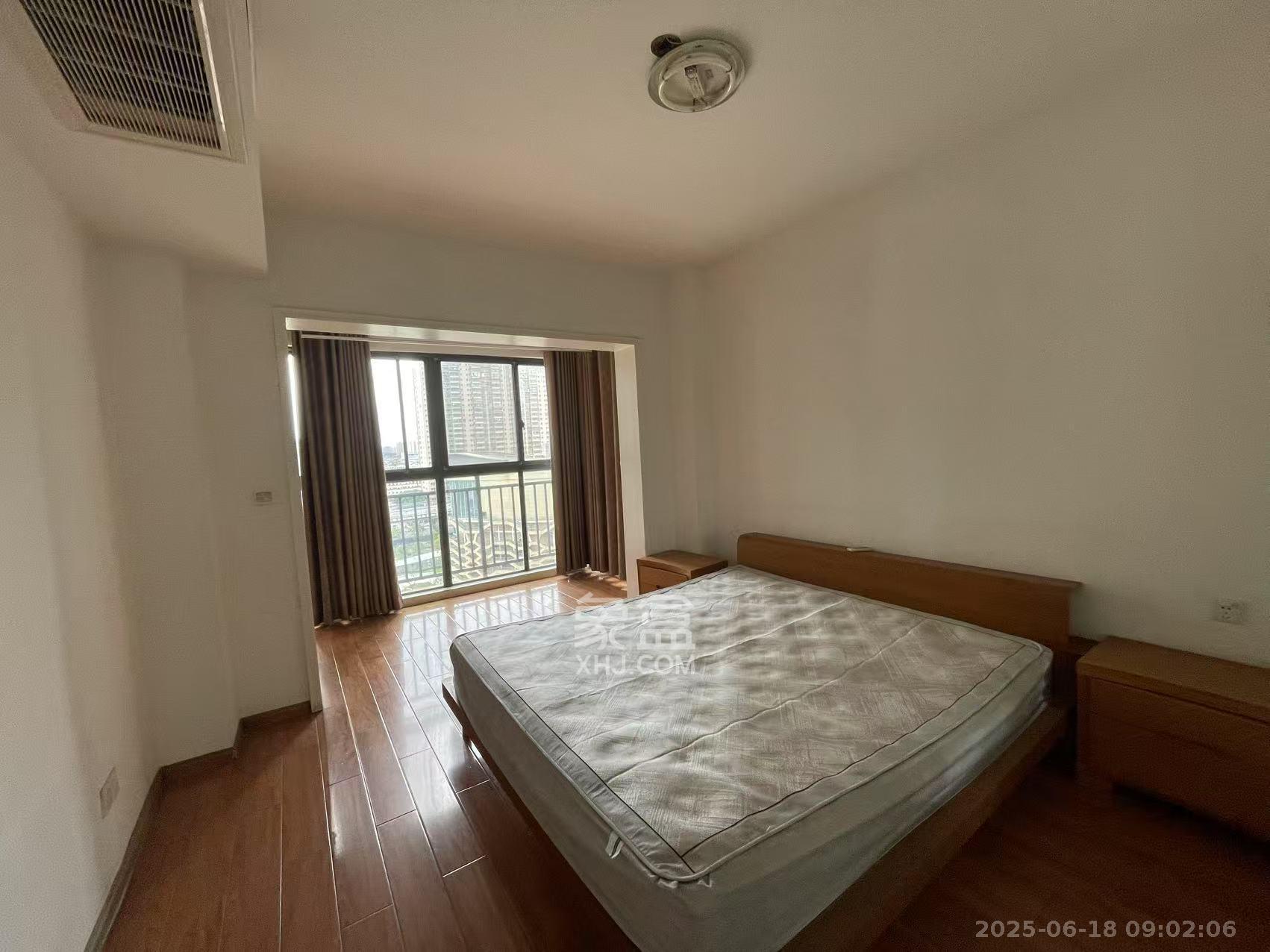 莲湖汽配城  1室2厅1卫    2600.0元/月 莲湖汽配城  1室2厅1卫    2600.0元/月室内图