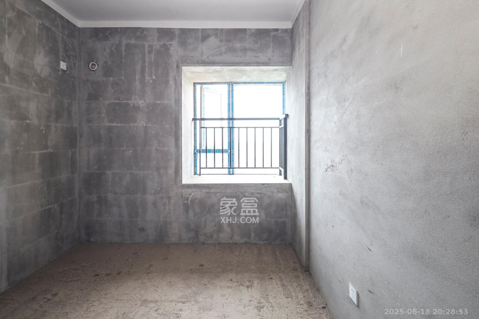 钱隆世家  4室2厅2卫    83.0万卧室