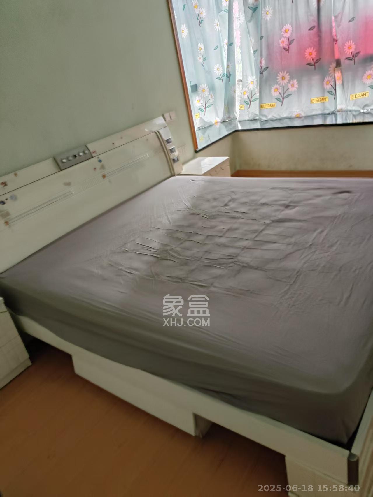 莲湖汽配城  4室2厅2卫   2700.00元/月室内图