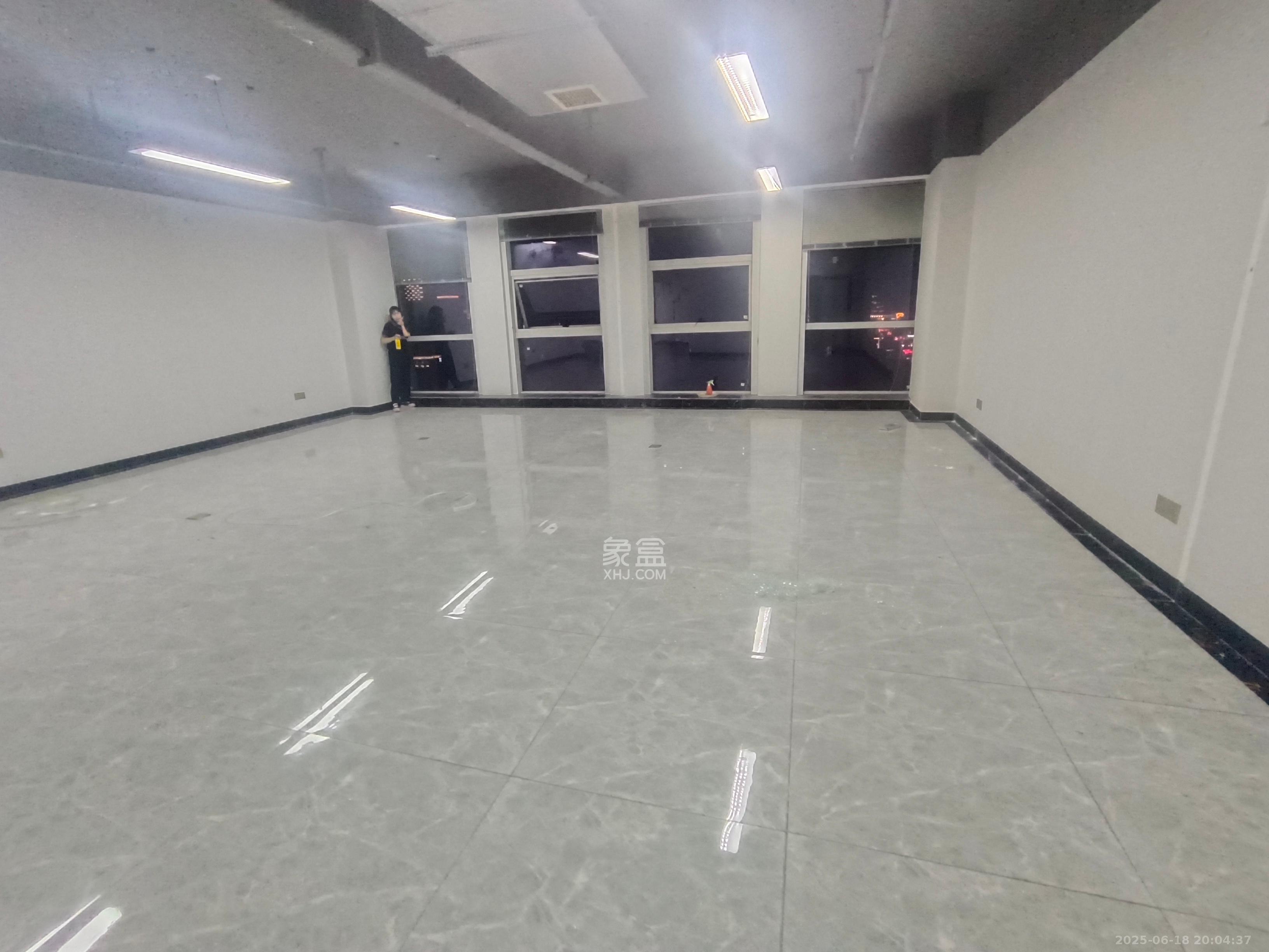 宇成朝阳广场 1室0厅0卫 4500.0元/月 宇成朝阳广场 1室0厅0卫 4500.0元/月室内图