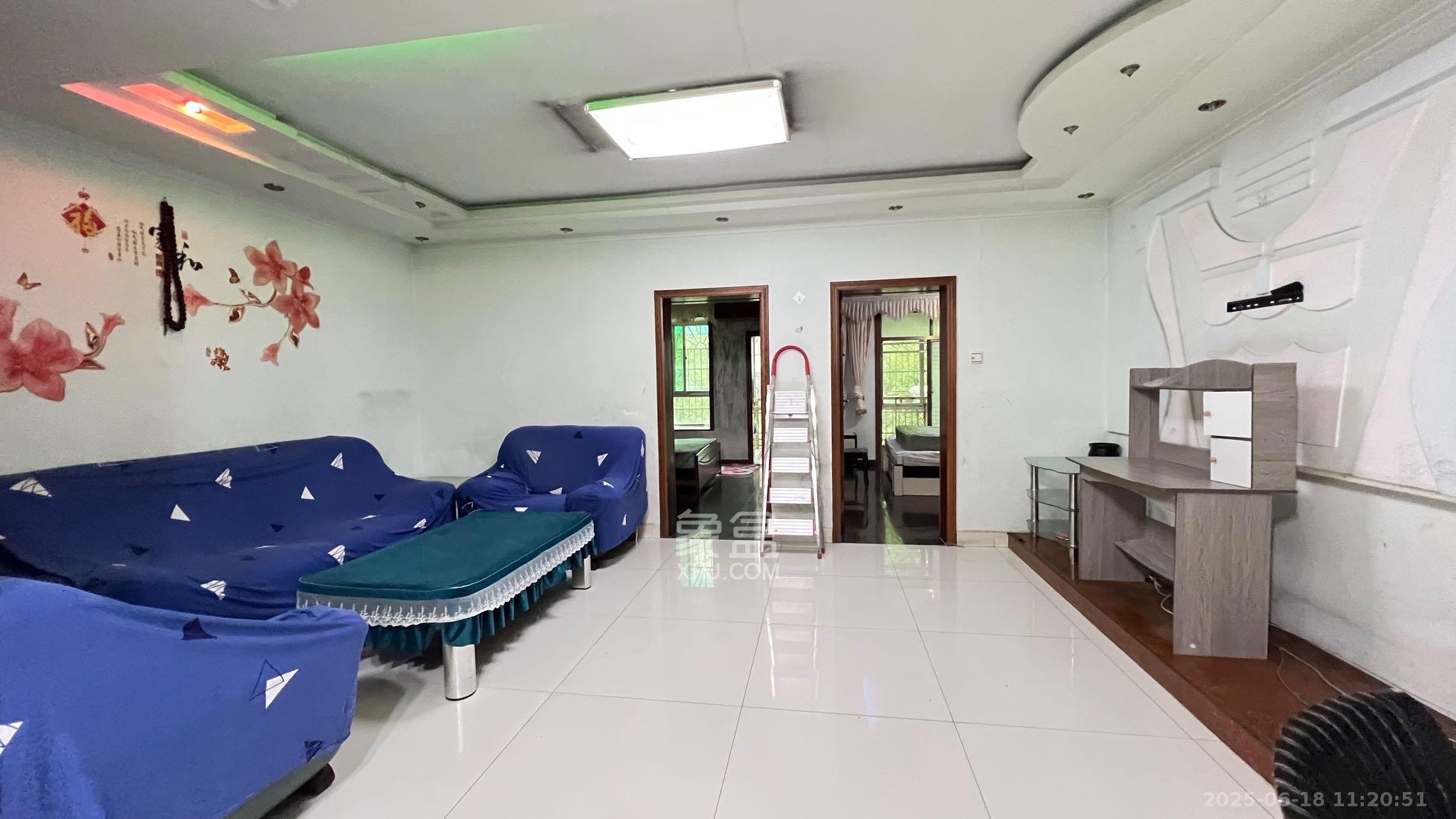 中南汽车世界 3室2厅1卫 1300.0元/月 中南汽车世界 3室2厅1卫 1300.0元/月室内图