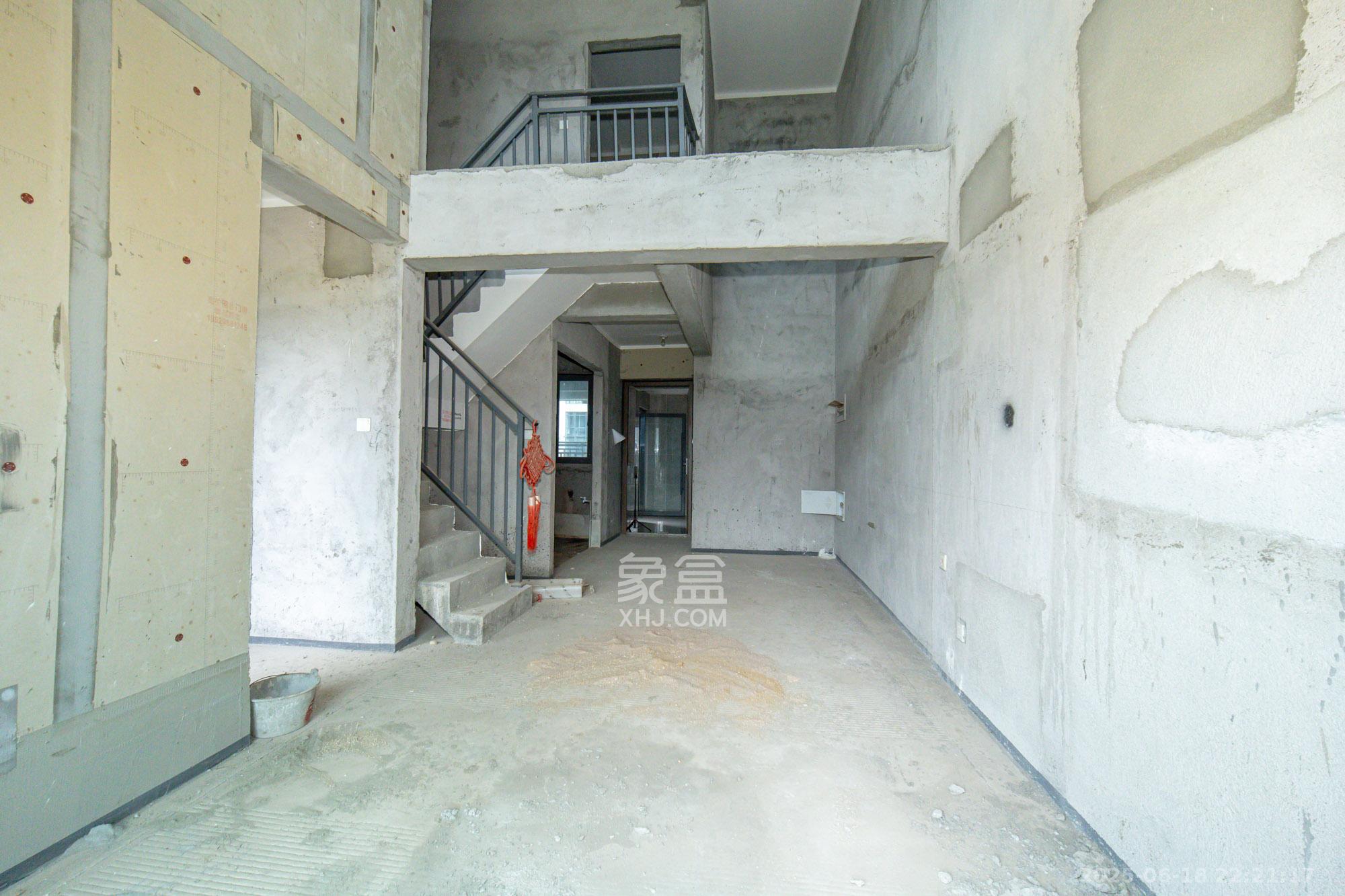 金辉优步星樾  3室2厅2卫    65.8万客厅