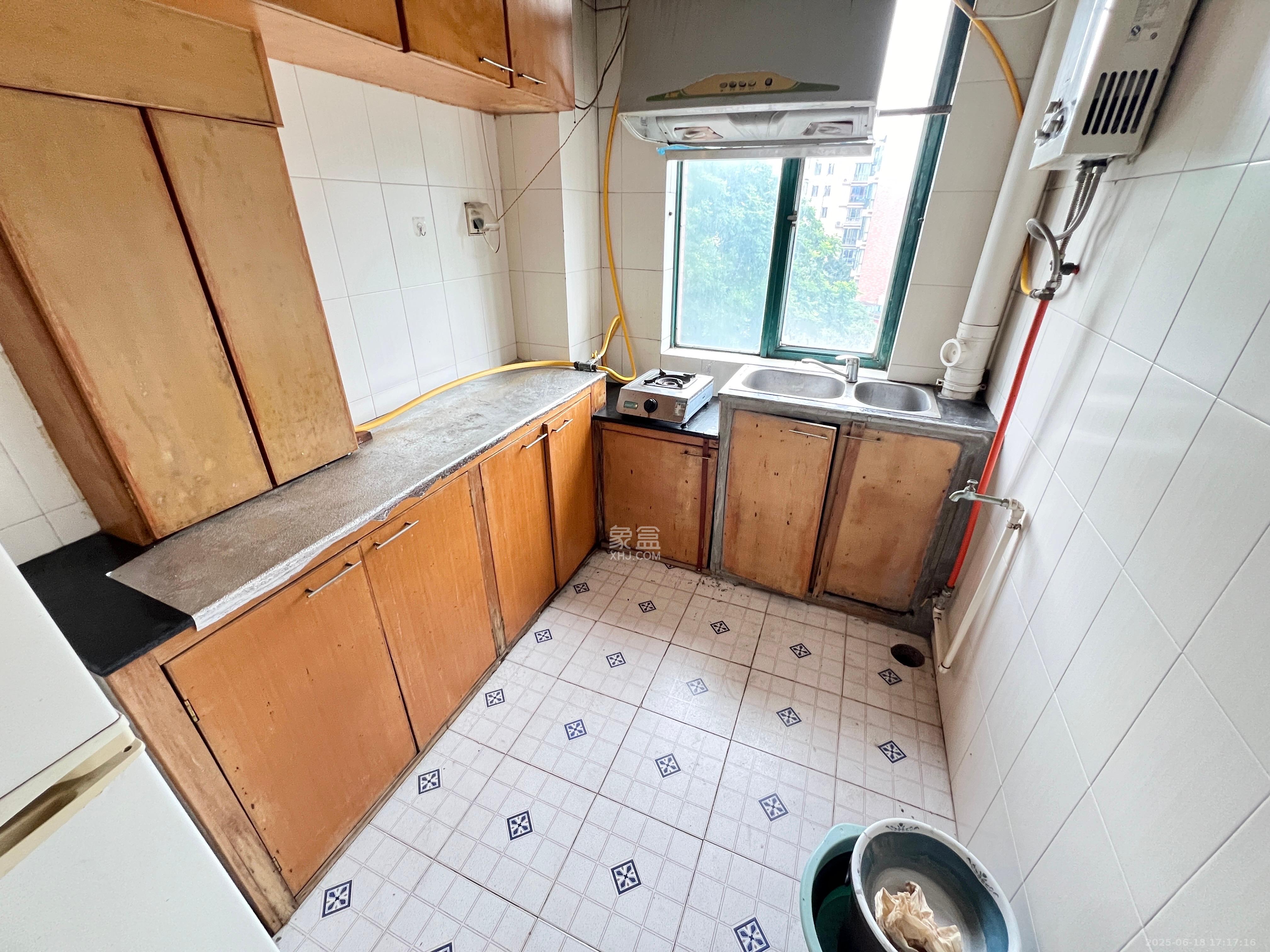 东方新城  2室2厅1卫    1700.0元/月室内图