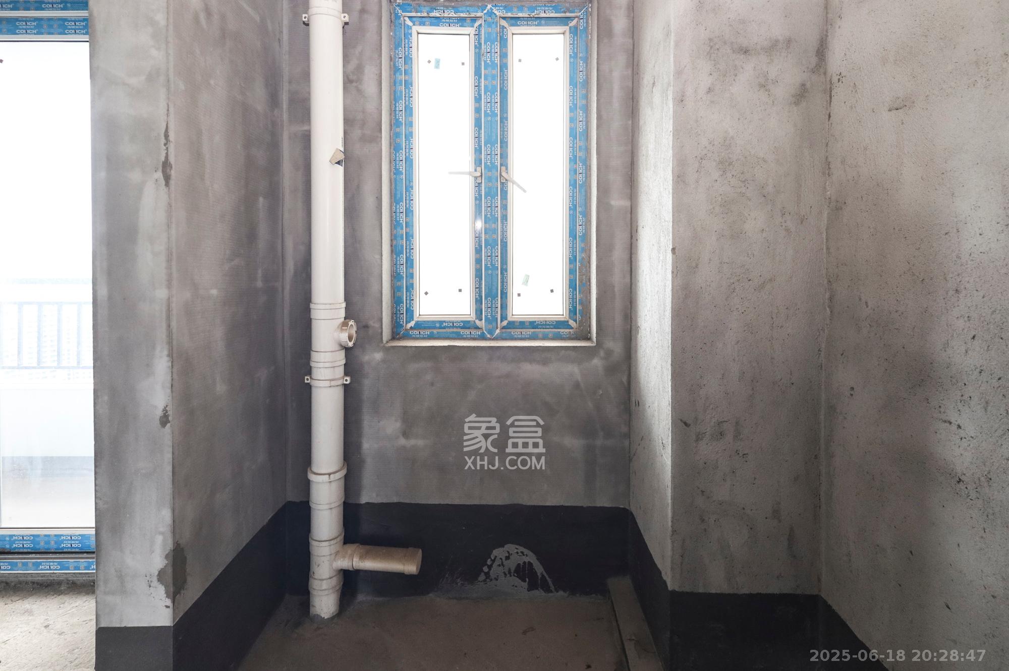 钱隆世家  4室2厅2卫    83.0万厨房