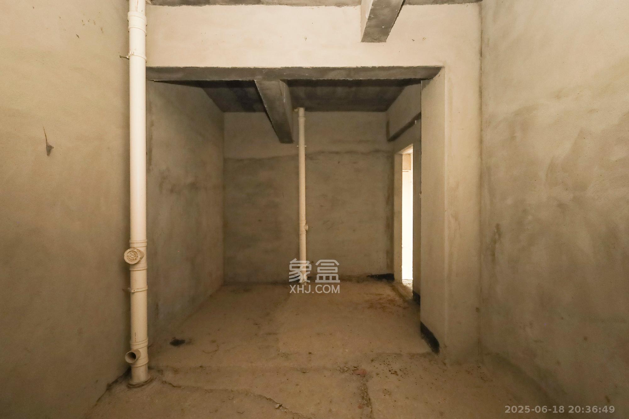 帝辰金缇水郡 5室2厅2卫 62.0万 帝辰金缇水郡 5室2厅2卫 62.0万卧室