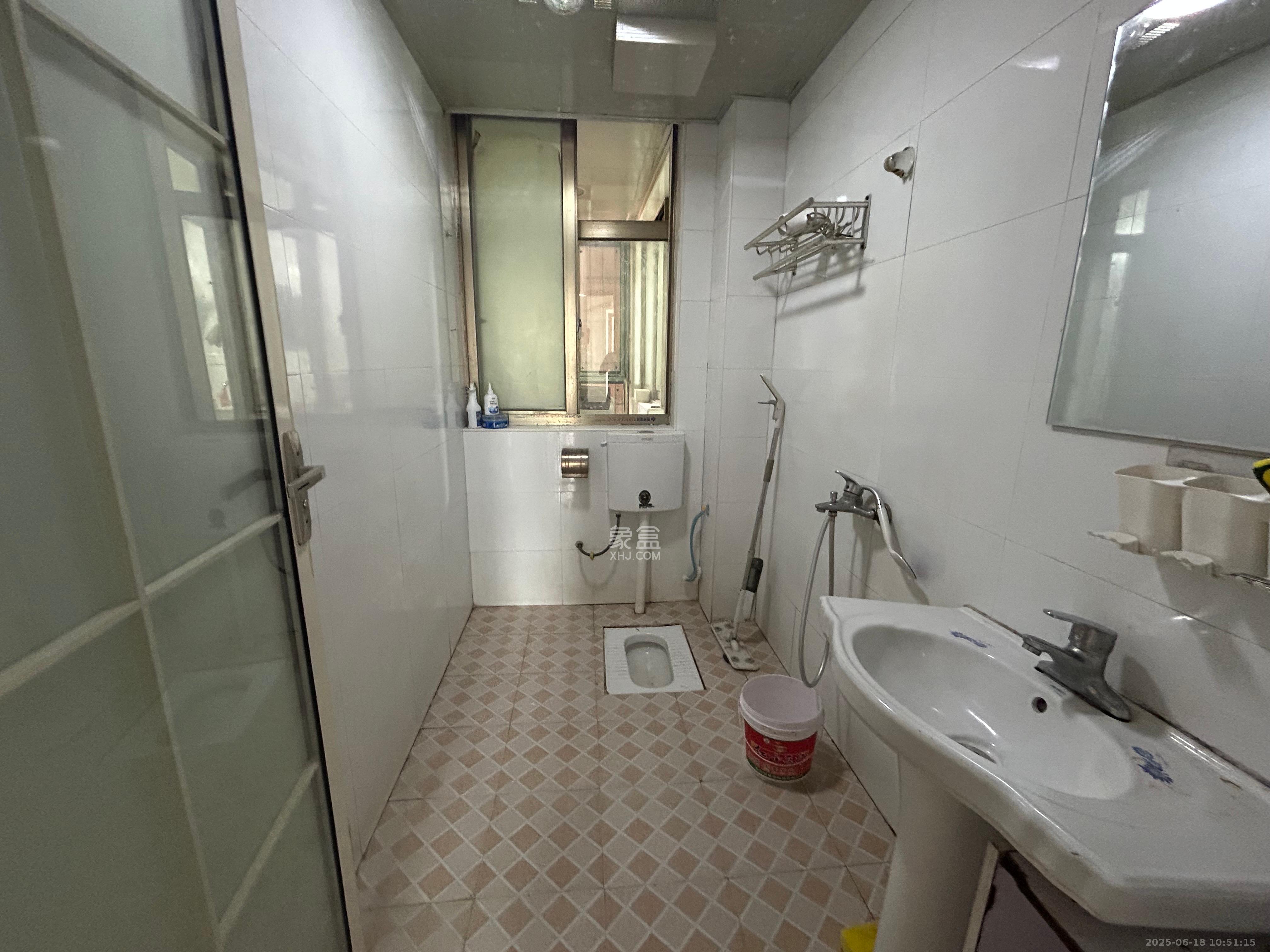 卧龙居国际村 1室0厅0卫 1400.0元/月 卧龙居国际村 1室0厅0卫 1400.0元/月室内图