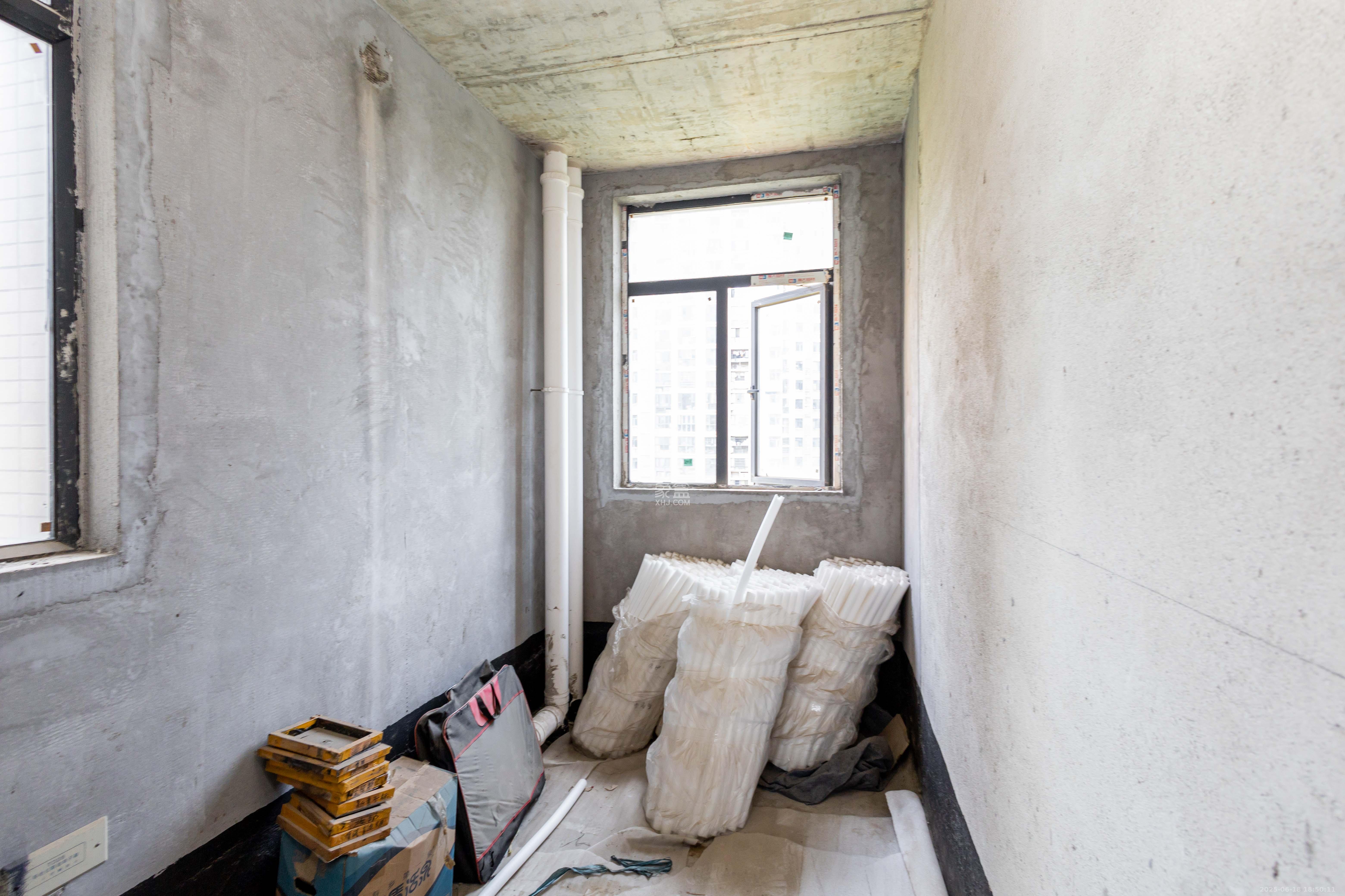 辉煌国际城二期  4室2厅2卫    105.0万卫生间