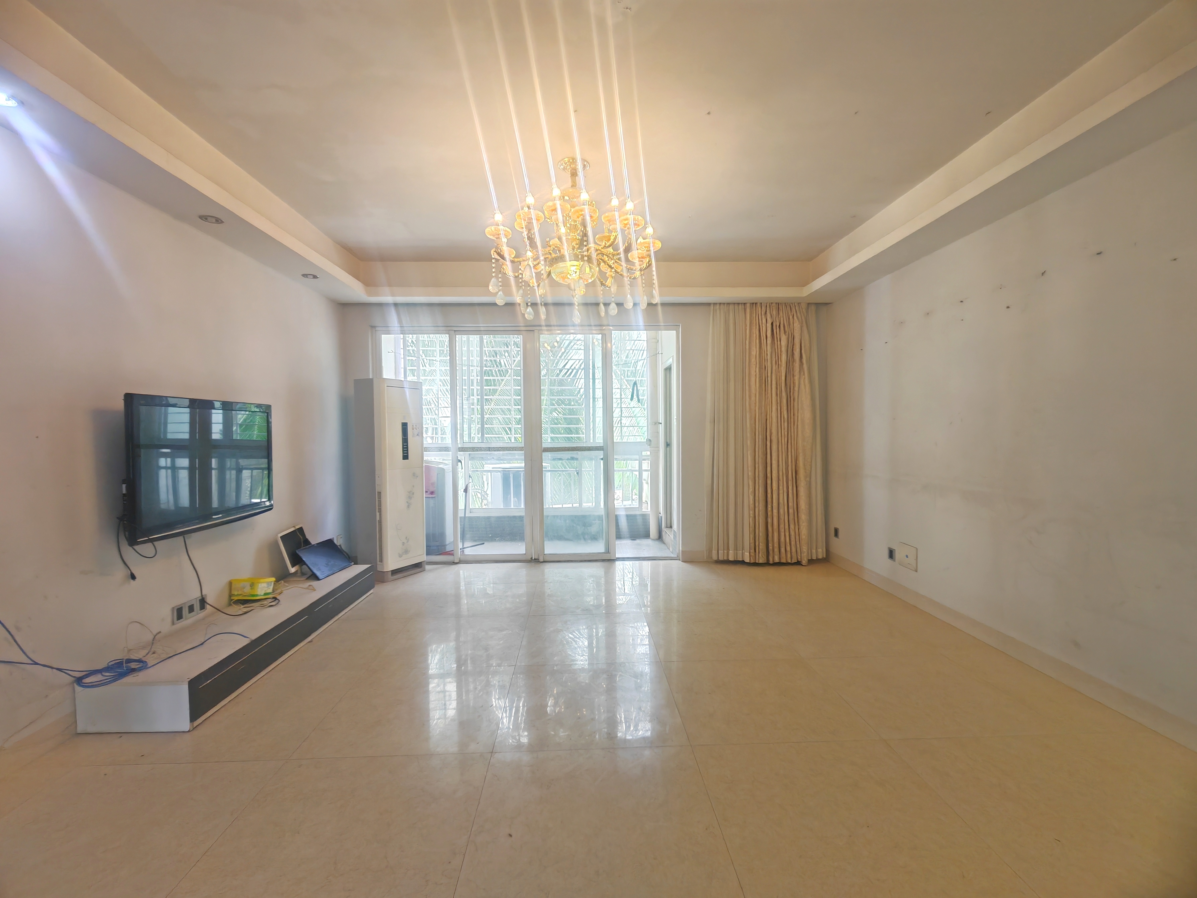 耀江花园 3室2厅1卫 180.0万 耀江花园 3室2厅1卫 180.0万客厅