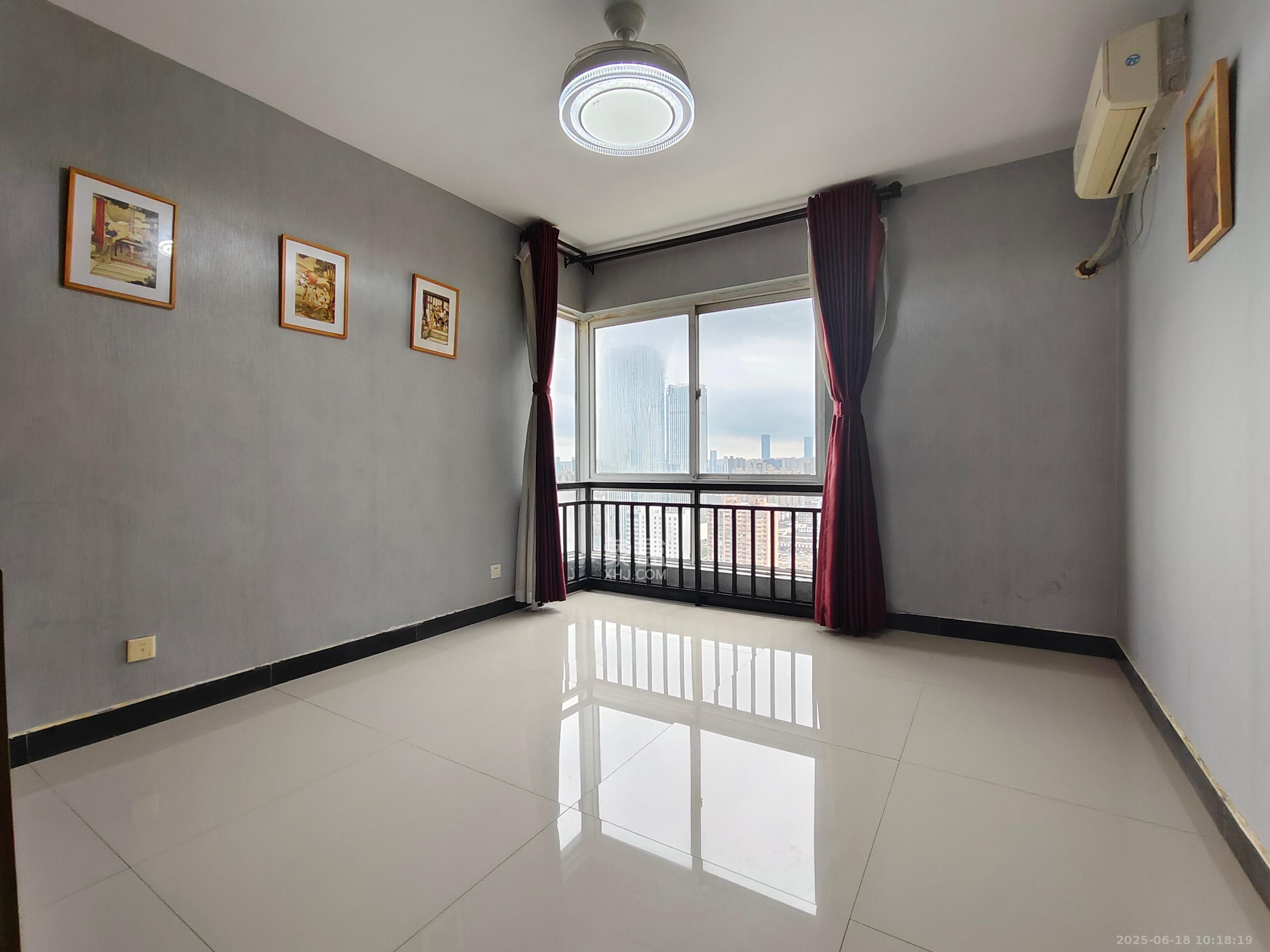 银港水晶城 3室2厅2卫 2800.0元/月 银港水晶城 3室2厅2卫 2800.0元/月室内图