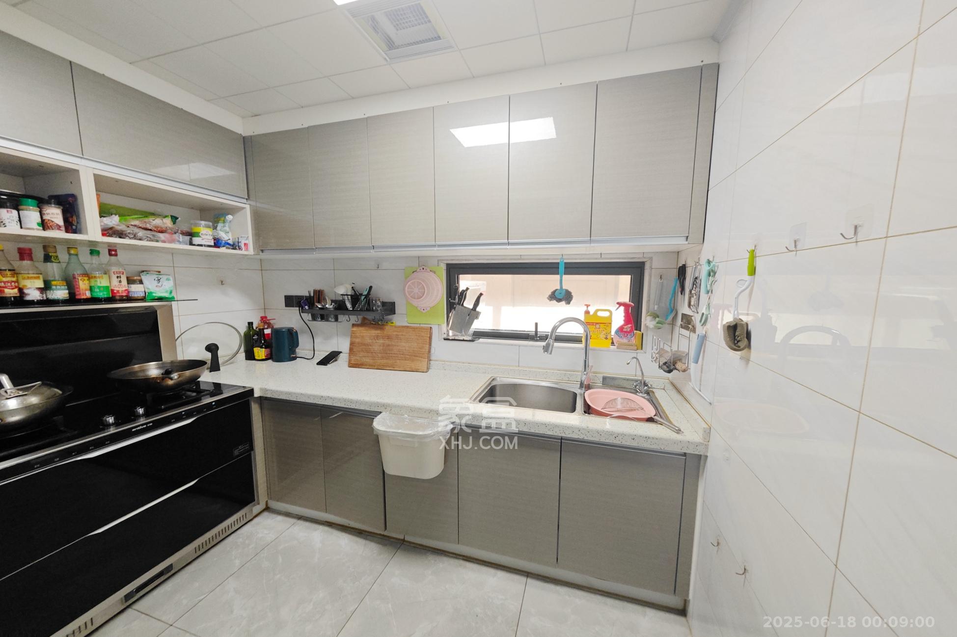 建发中央悦府 4室2厅2卫 208.0万 建发中央悦府 4室2厅2卫 208.0万厨房