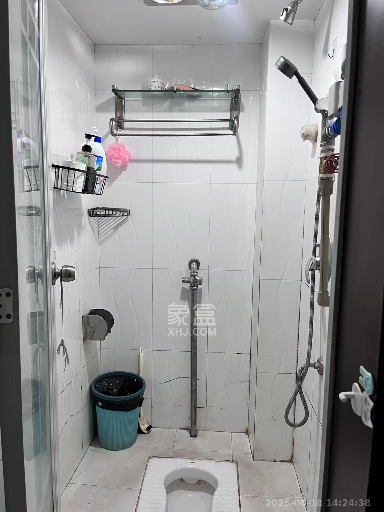 华银园 1室1厅1卫 1300.0元/月 华银园 1室1厅1卫 1300.0元/月室内图