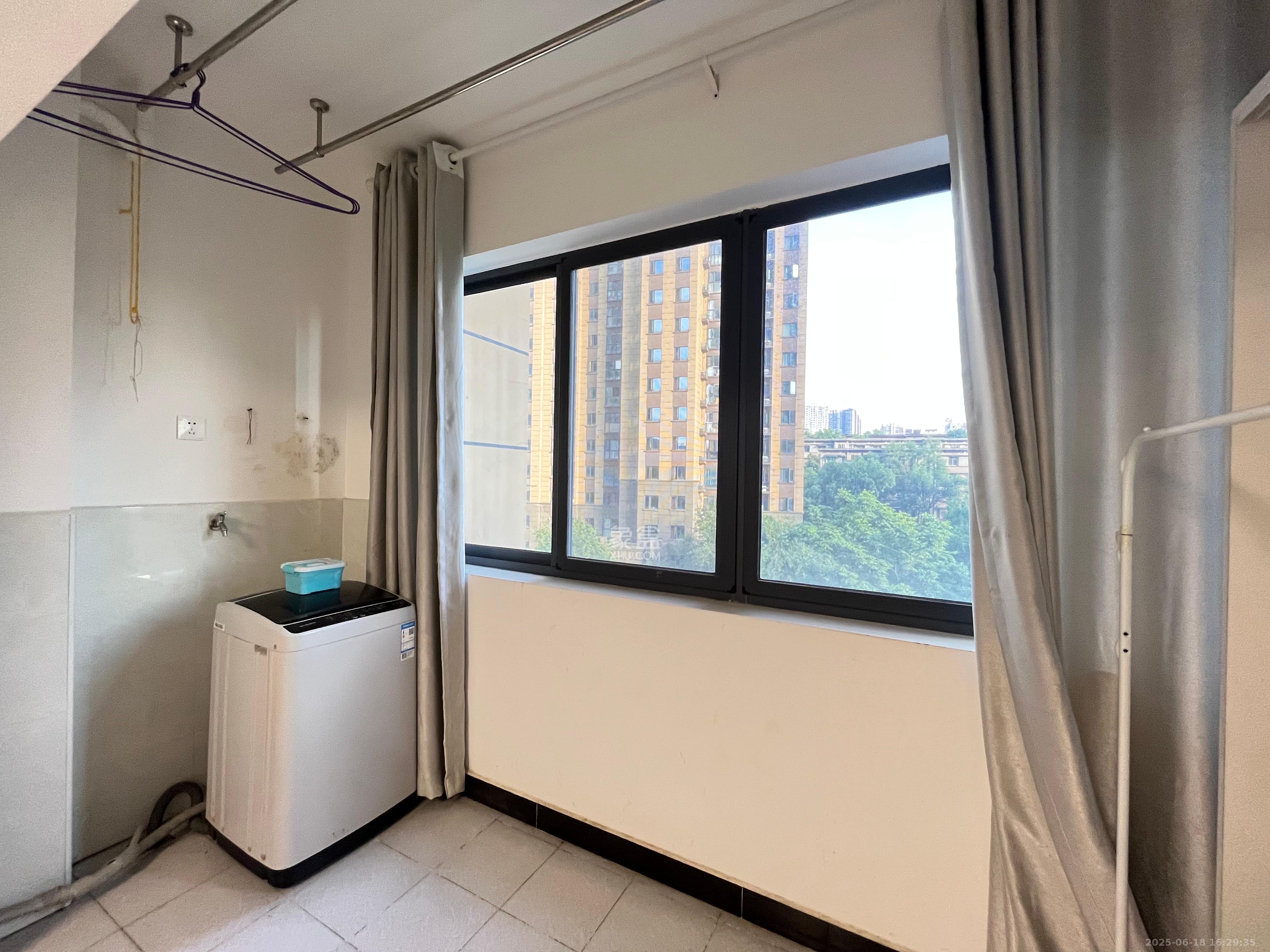 荣盛花语书苑  3室2厅1卫    2600.0元/月 荣盛花语书苑  3室2厅1卫    2600.0元/月室内图