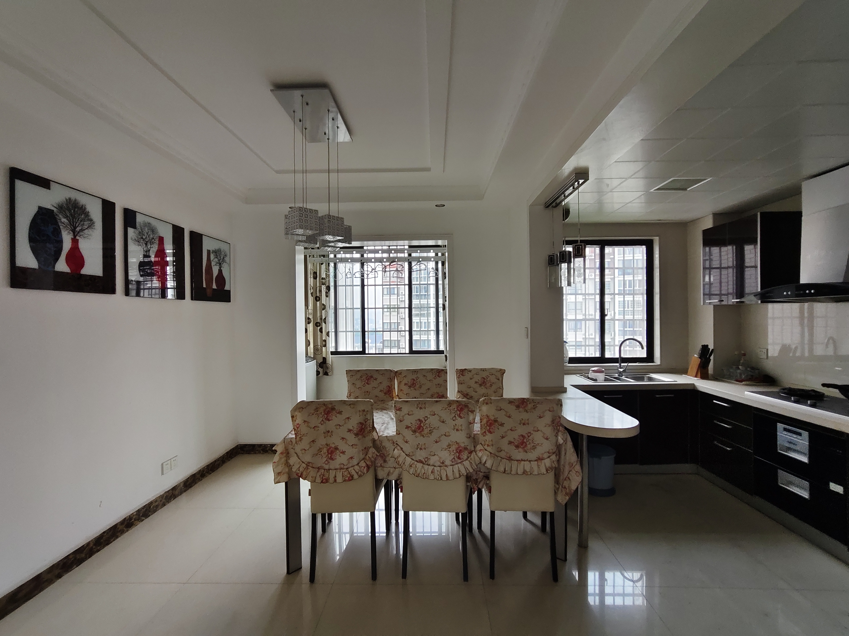 上城世家 3室2厅2卫 2100.0元/月 上城世家 3室2厅2卫 2100.0元/月室内图