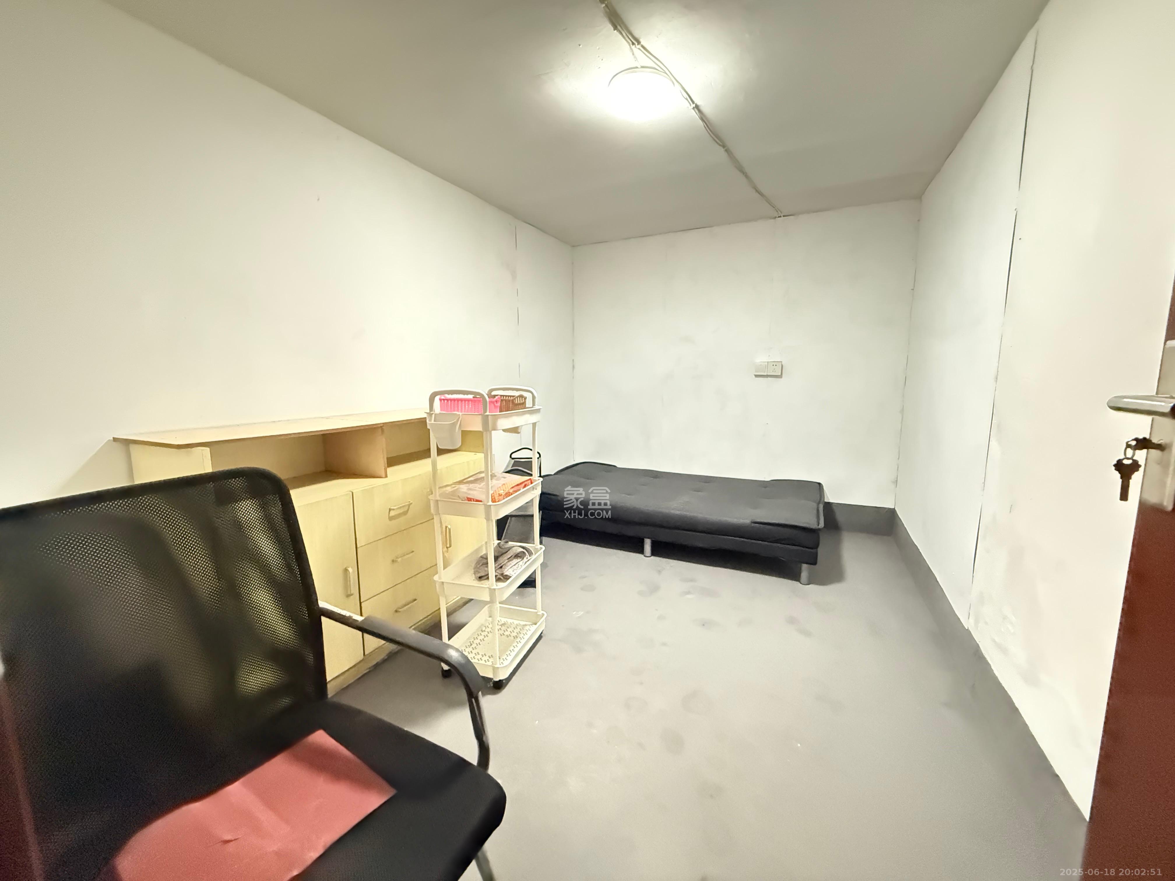 桂花路锻压小区  2室1厅1卫    1000.0元/月室内图