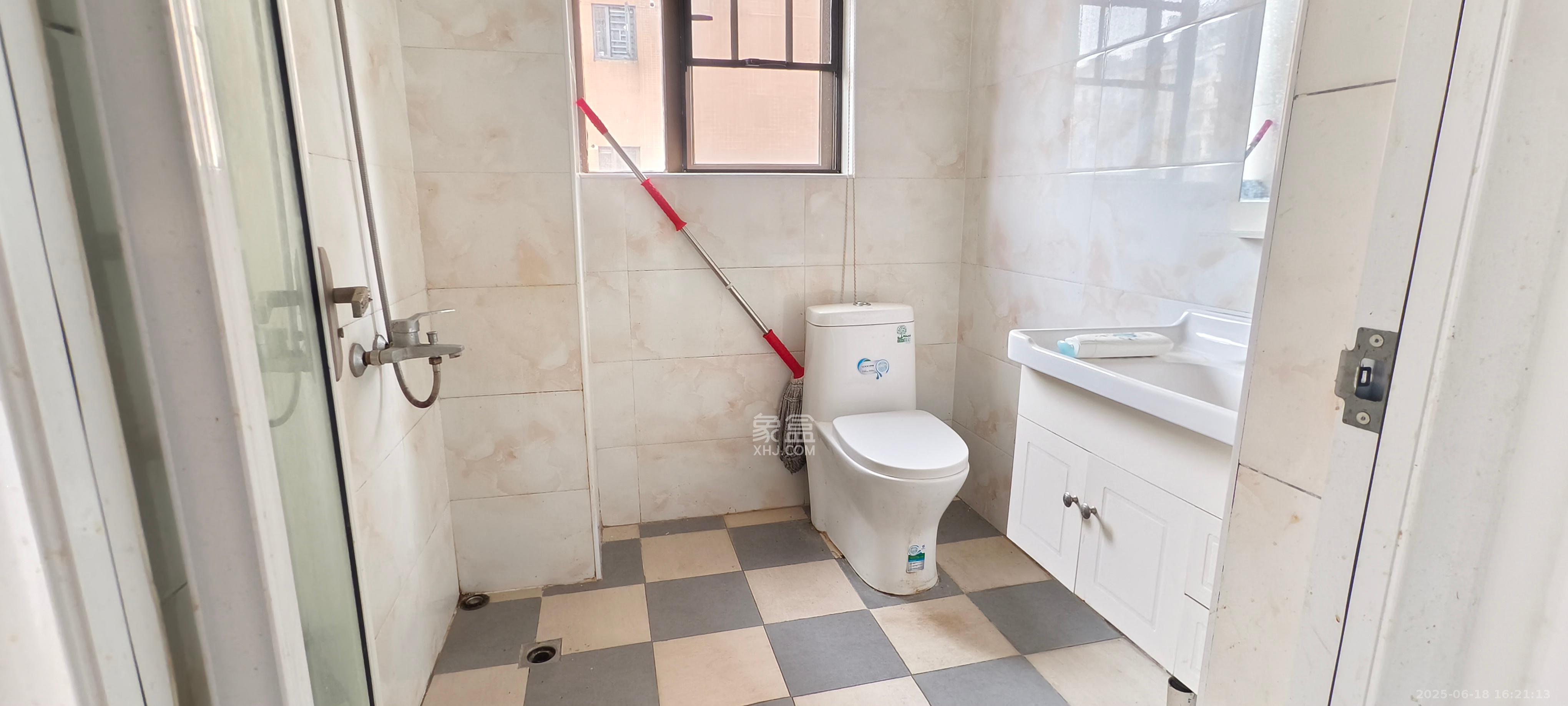 第六都(陆都小区) 4室2厅2卫 3600.0元/月 第六都(陆都小区) 4室2厅2卫 3600.0元/月室内图