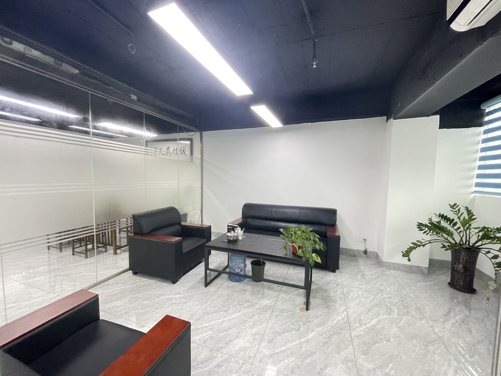 海涯大厦 4室2厅2卫 8000.0元/月 海涯大厦 4室2厅2卫 8000.0元/月室内图