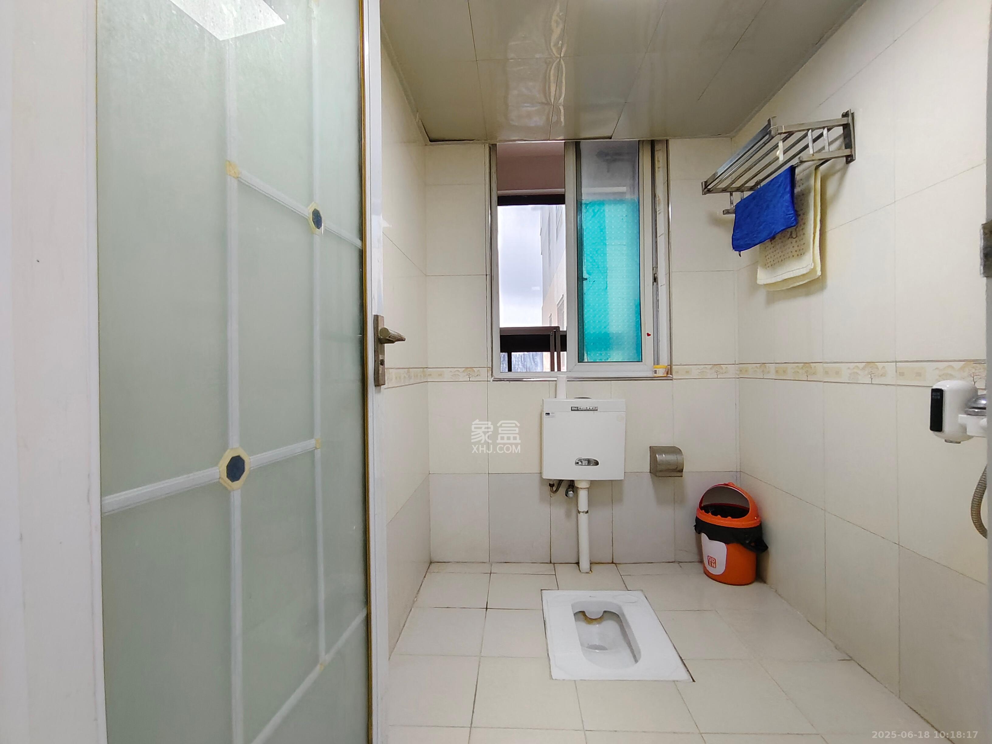 银港水晶城  3室2厅2卫   2800.00元/月室内图