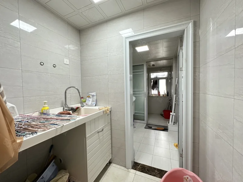 阳光一品小区 4室2厅2卫 89.8万 阳光一品小区 4室2厅2卫 89.8万客厅