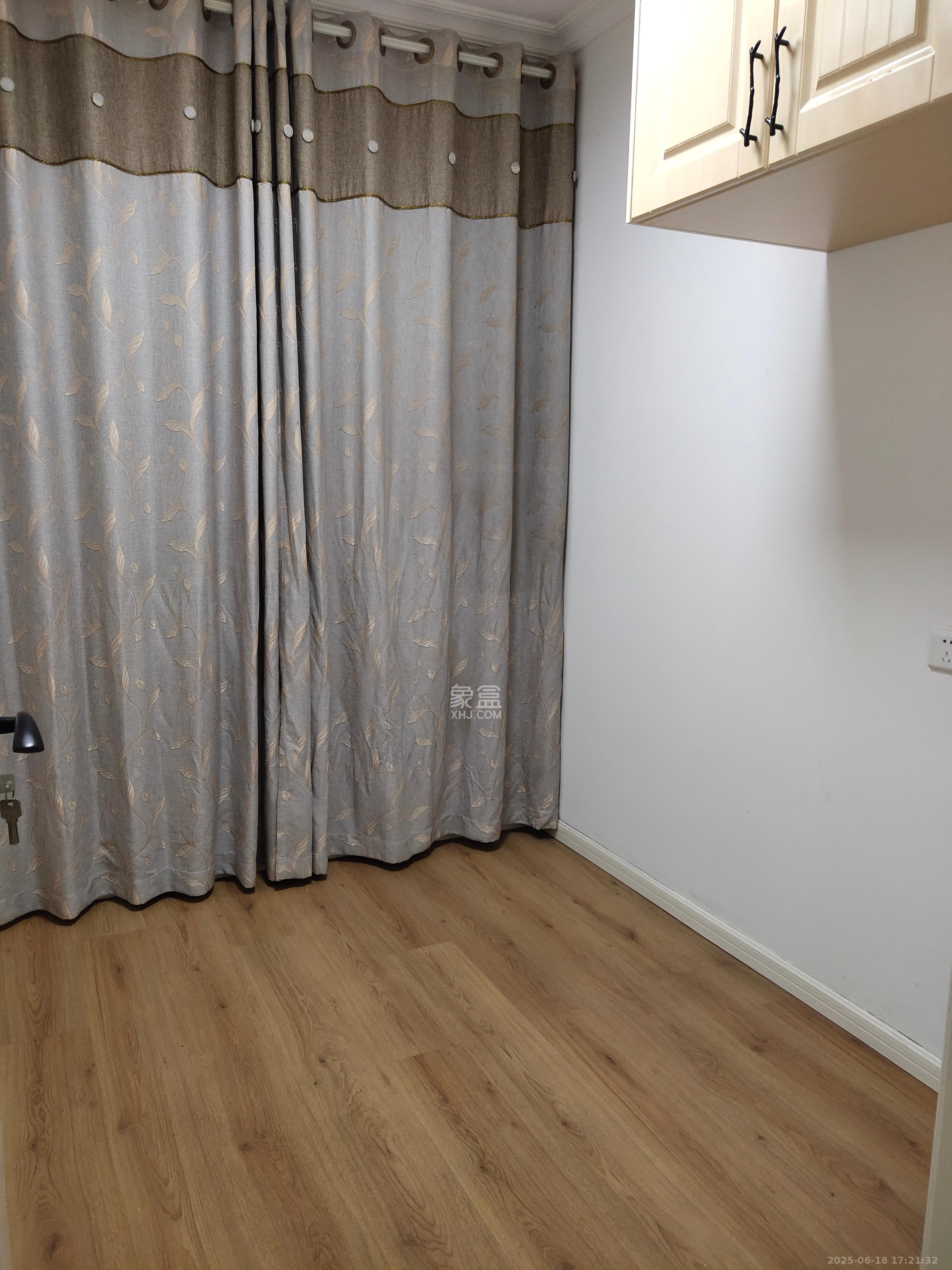 叠彩兰亭 3室2厅2卫 2700.0元/月 叠彩兰亭 3室2厅2卫 2700.0元/月室内图