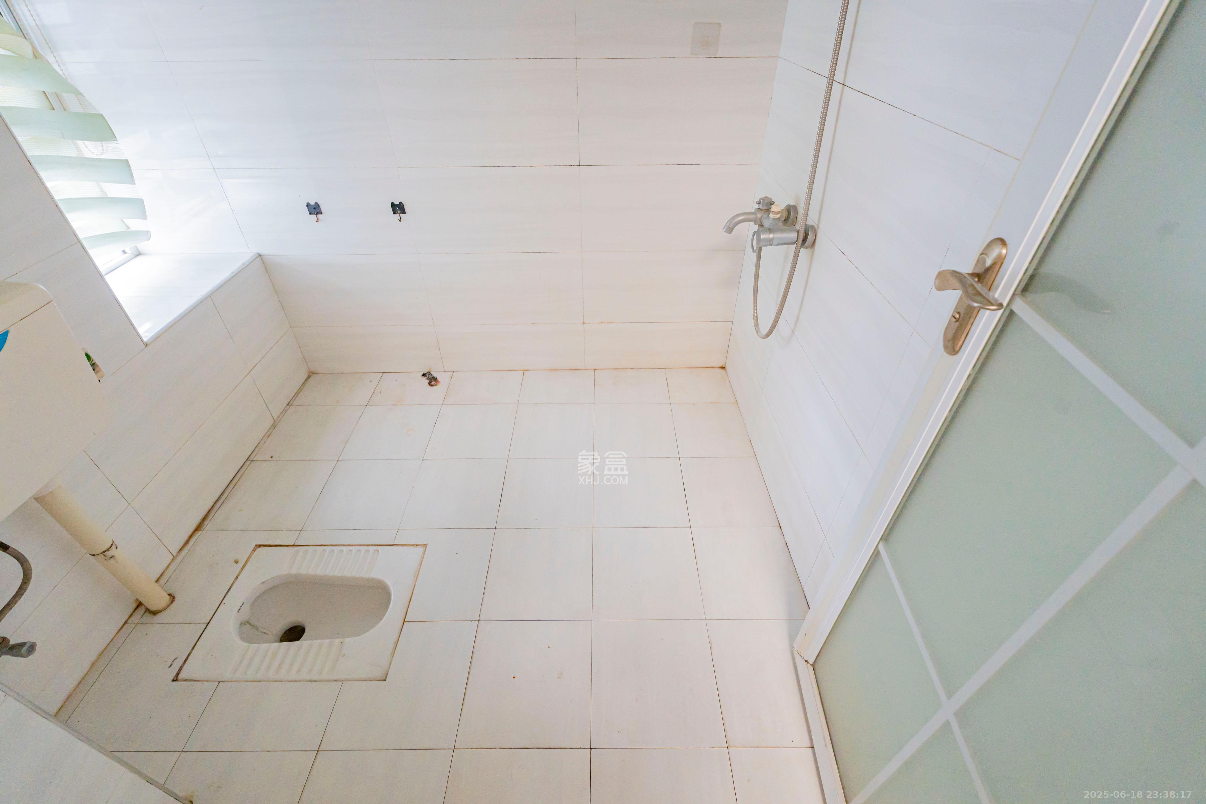 凯乐国际城  2室2厅1卫    75.0万卫生间