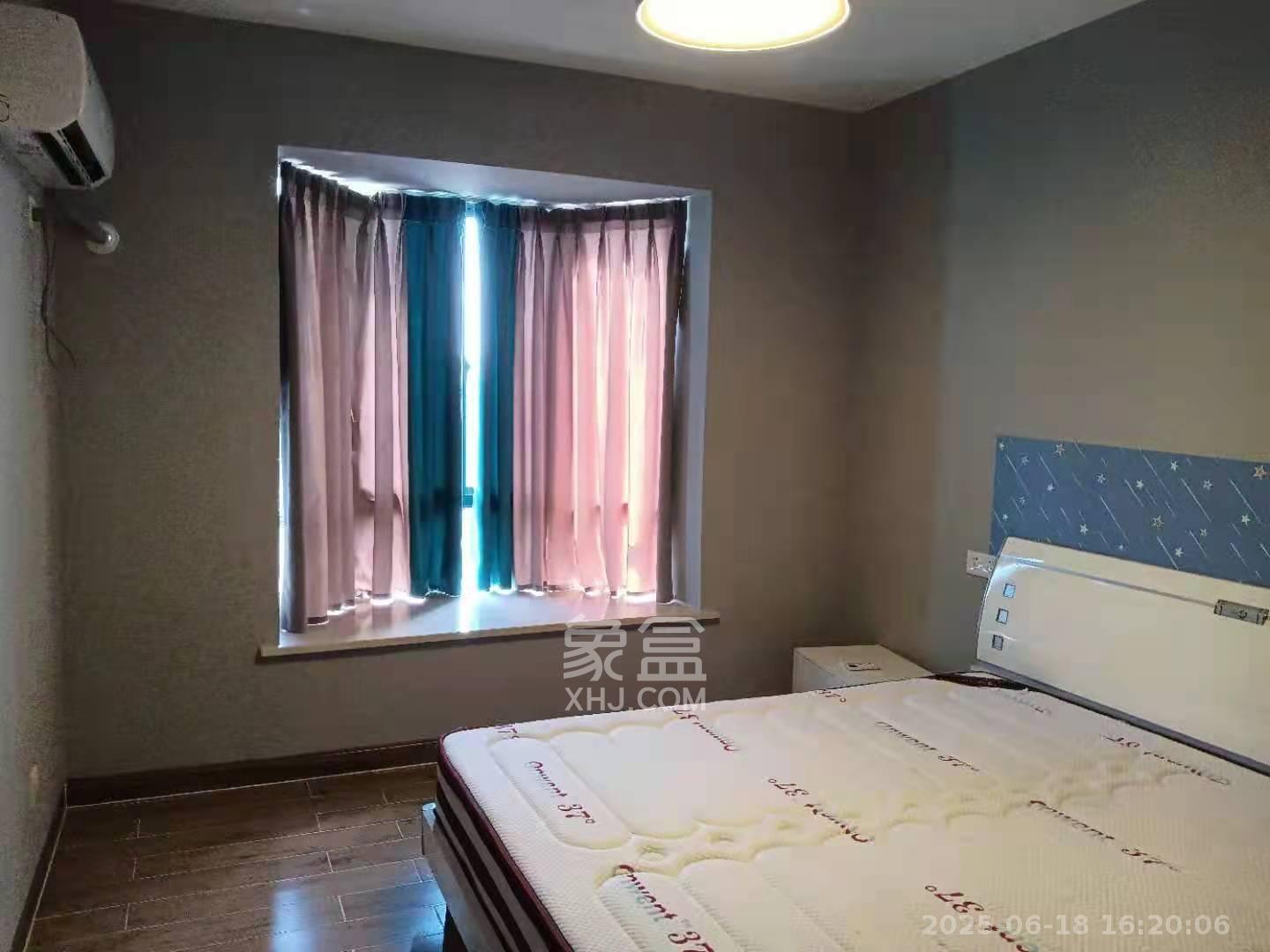 天城湖光山色  3室2厅1卫   2600.00元/月室内图
