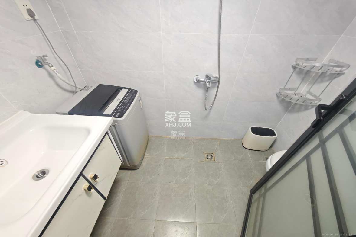 金地中交麓谷香颂(金地中交雅苑) 1室1厅1卫 1400.0元/月 金地中交麓谷香颂(金地中交雅苑) 1室1厅1卫 1400.0元/月室内图