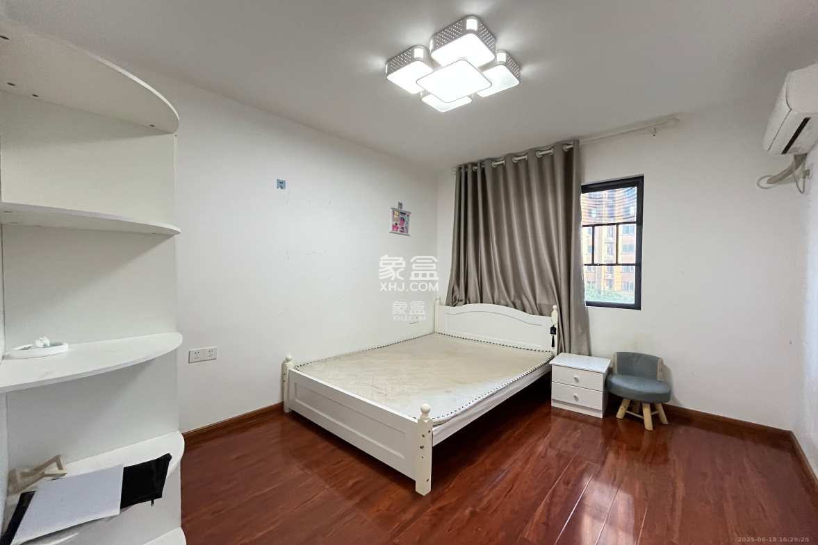 荣盛花语书苑  3室2厅1卫    2600.0元/月 荣盛花语书苑  3室2厅1卫    2600.0元/月室内图