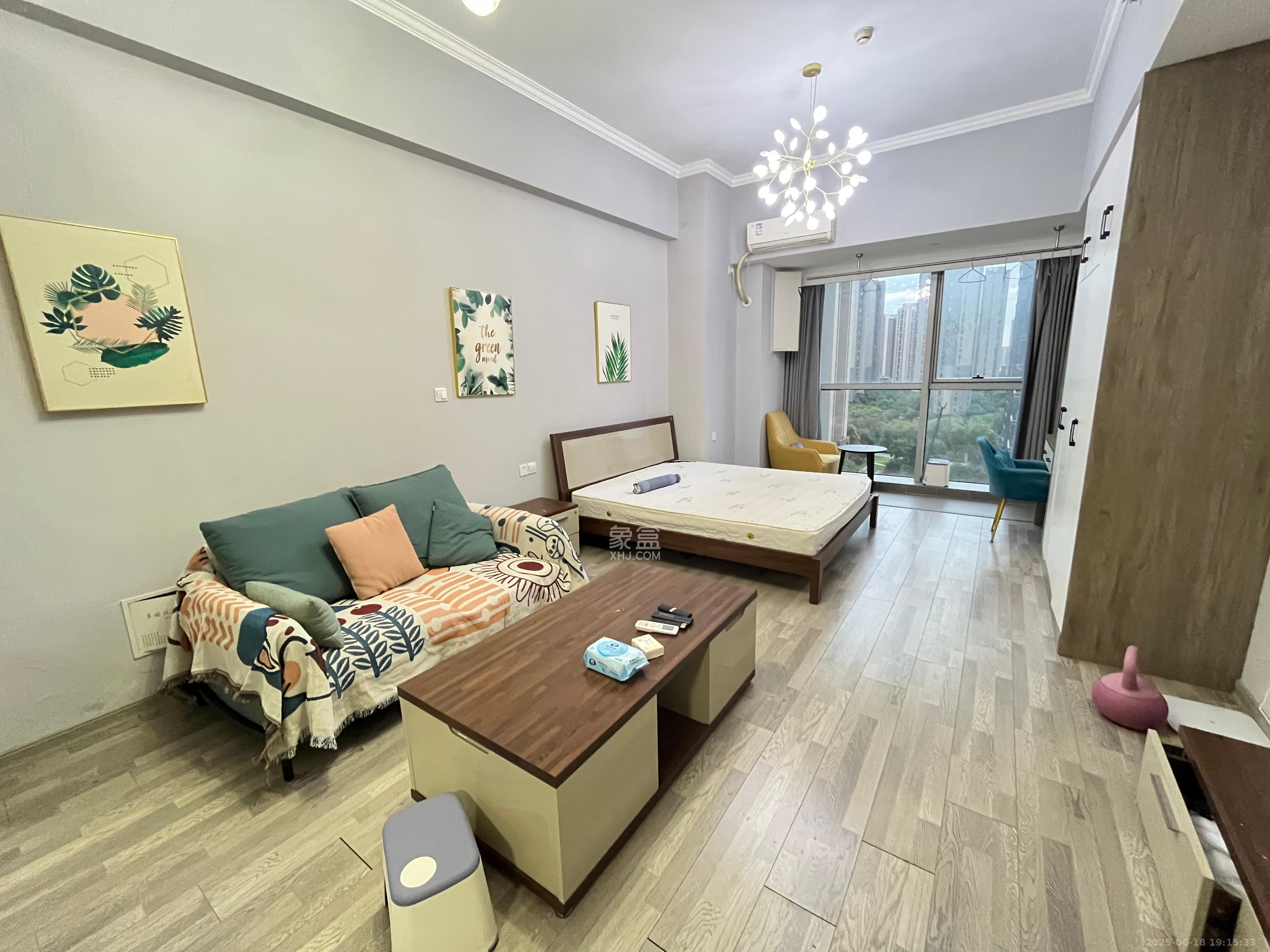 奥克斯滨仕花园(奥克斯洋湖广场/奥克斯中心)  1室1厅1卫    1900.0元/月 奥克斯滨仕花园(奥克斯洋湖广场/奥克斯中心)  1室1厅1卫    1900.0元/月室内图