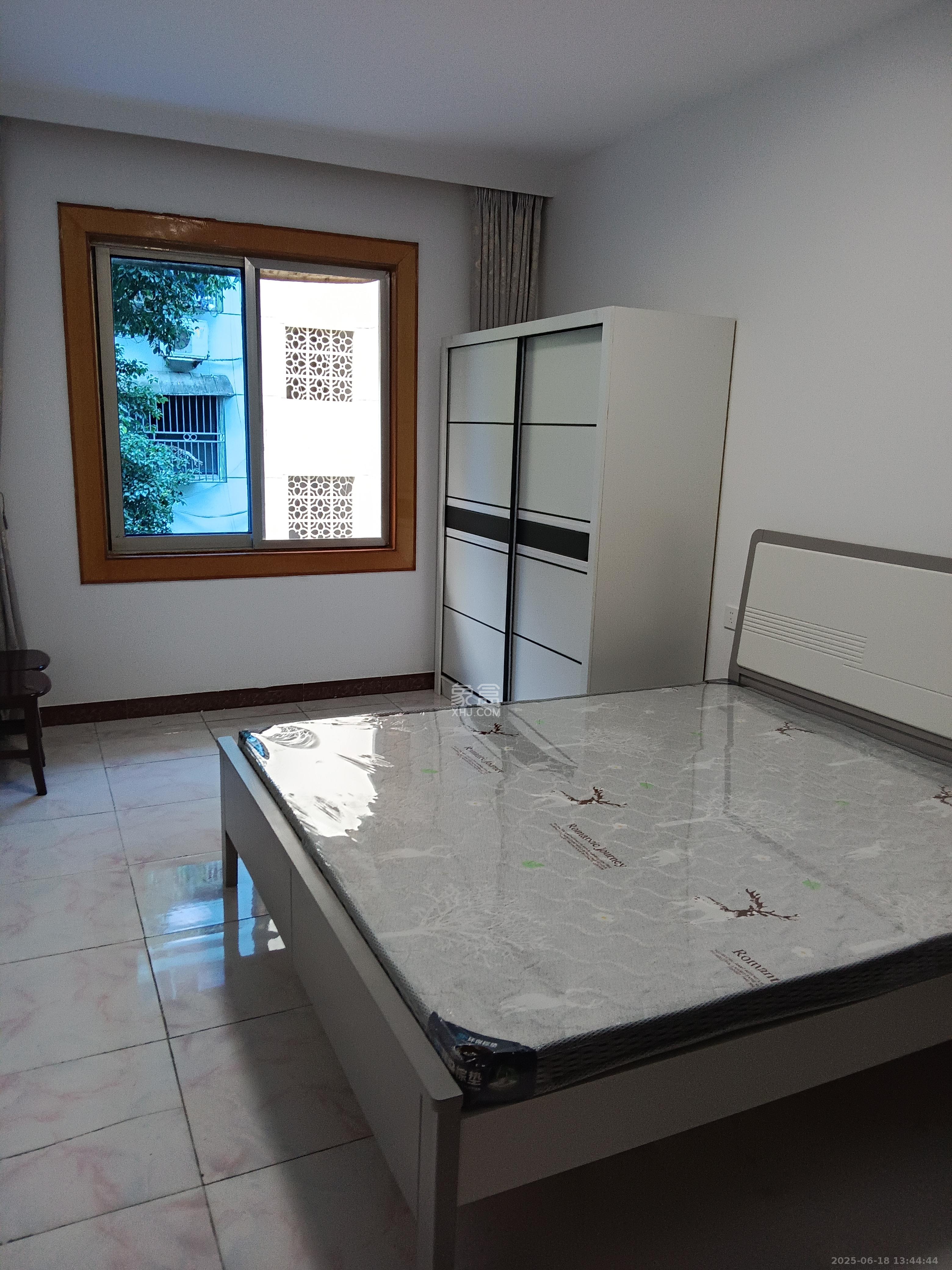 马王堆疗养院单位房  3室2厅1卫    2100.0元/月室内图