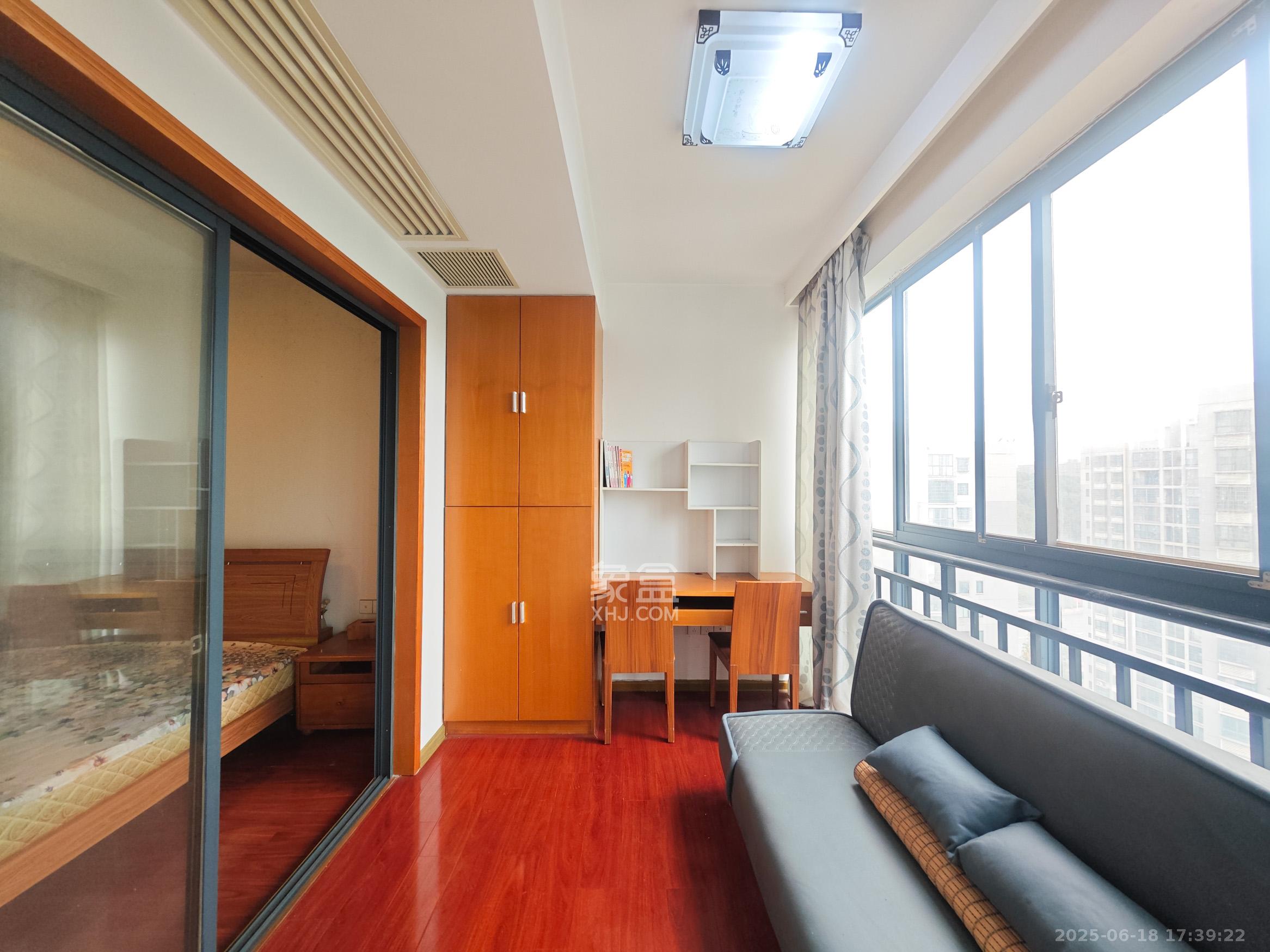 世纪桃花苑 1室1厅1卫 47.0万 世纪桃花苑 1室1厅1卫 47.0万阳台