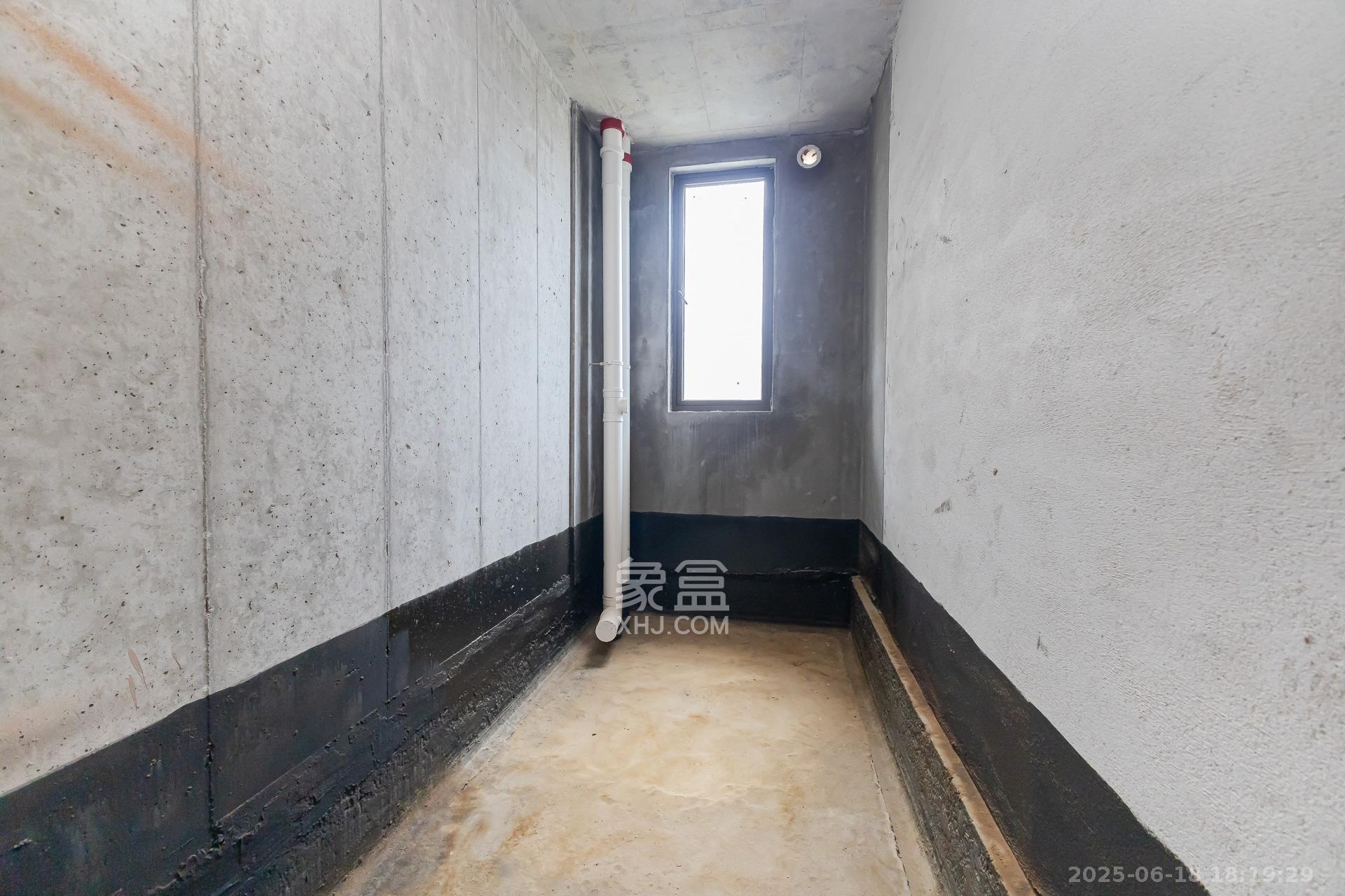 润和湘江天地E区  4室2厅3卫    254.8万 润和湘江天地E区  4室2厅3卫    254.8万卫生间