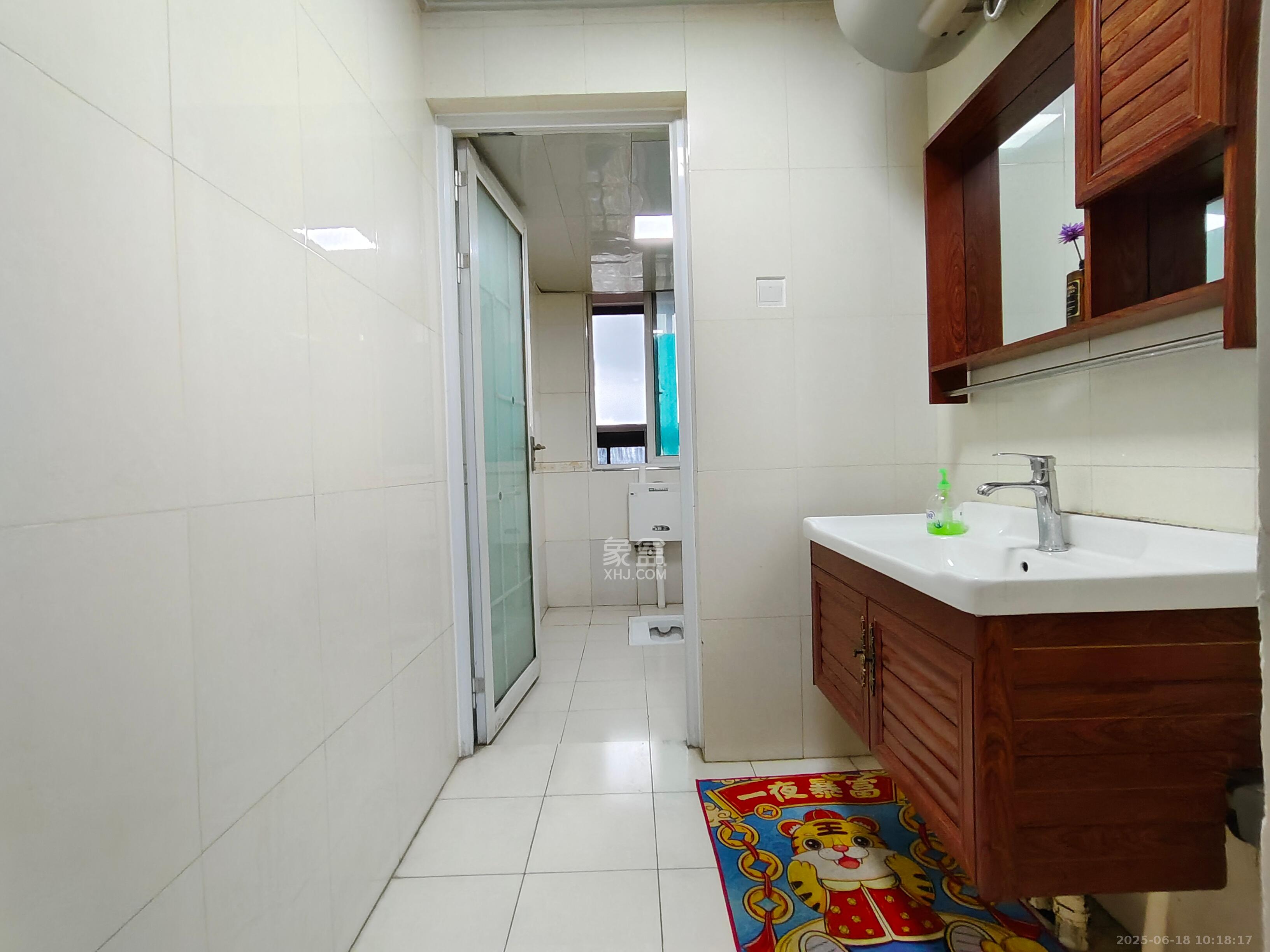 银港水晶城 3室2厅2卫 2800.0元/月 银港水晶城 3室2厅2卫 2800.0元/月室内图