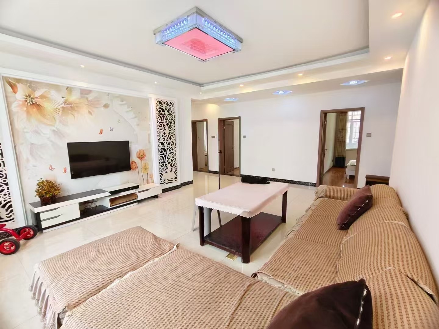 香格里拉 3室2厅1卫 40.8万 香格里拉 3室2厅1卫 40.8万客厅