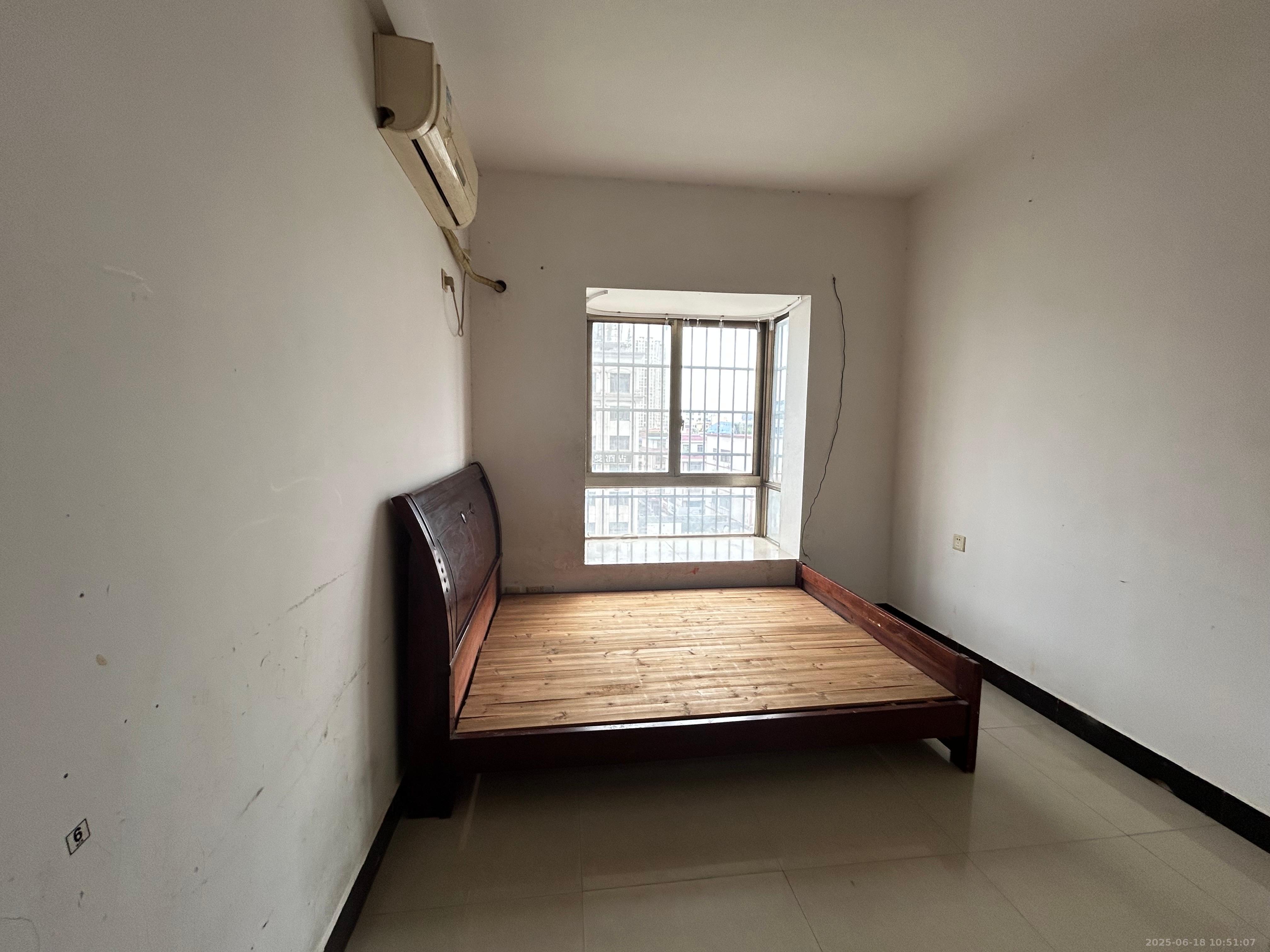 卧龙居国际村 1室0厅0卫 1400.0元/月 卧龙居国际村 1室0厅0卫 1400.0元/月室内图