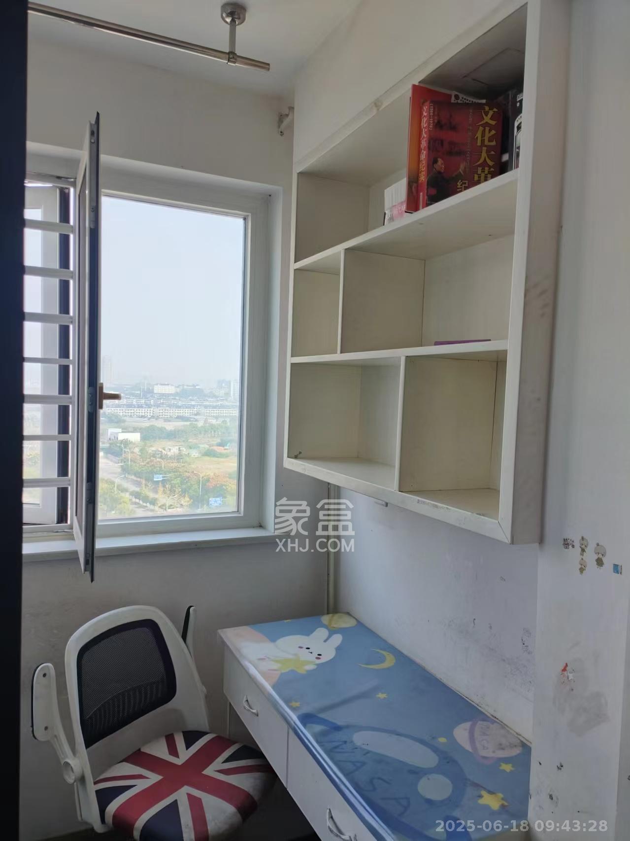 爵世名邸东湖（东湖壹号企业总部基地）  3室2厅2卫   2600.00元/月室内图