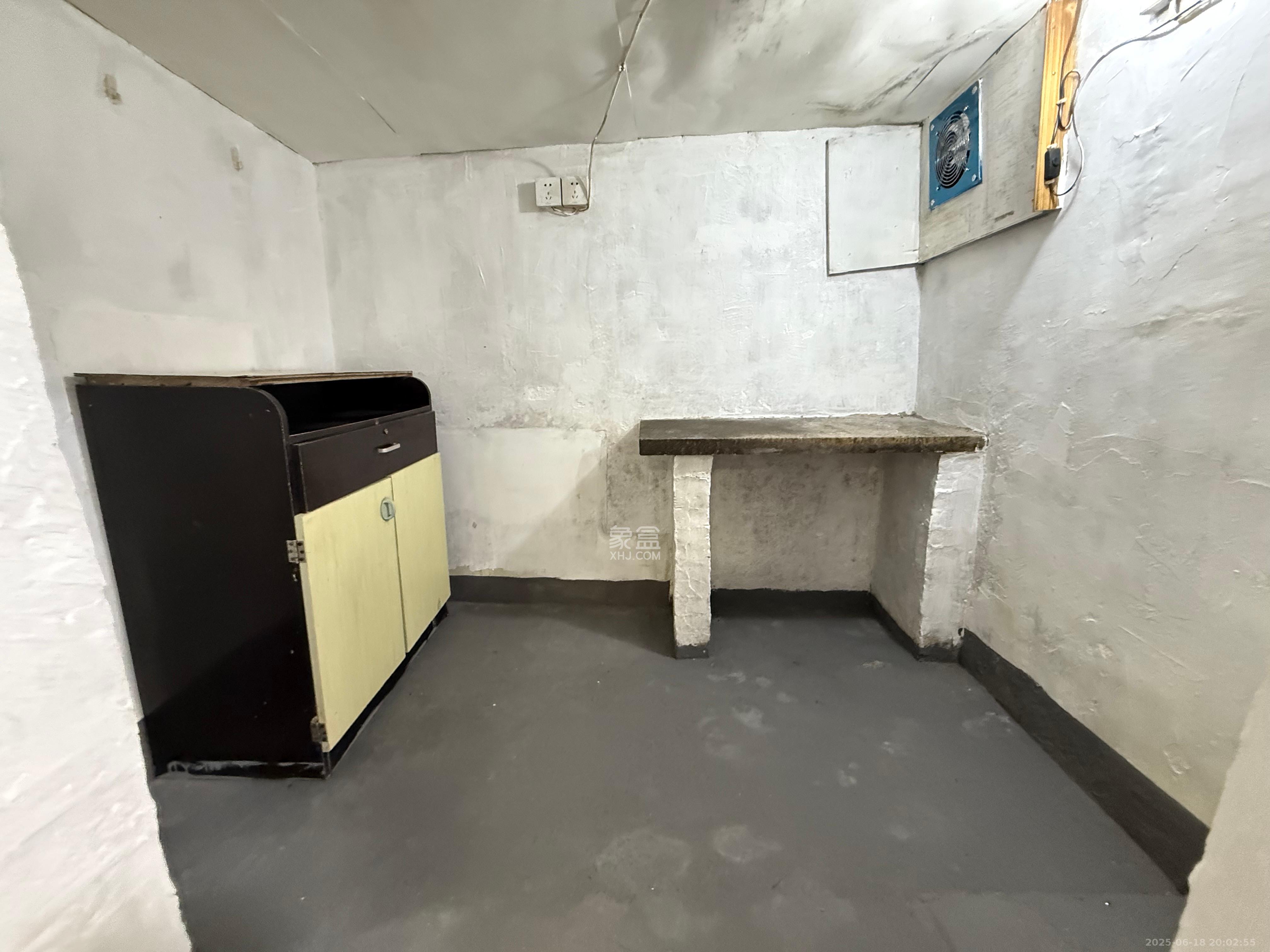 桂花路锻压小区  2室1厅1卫    1000.0元/月室内图