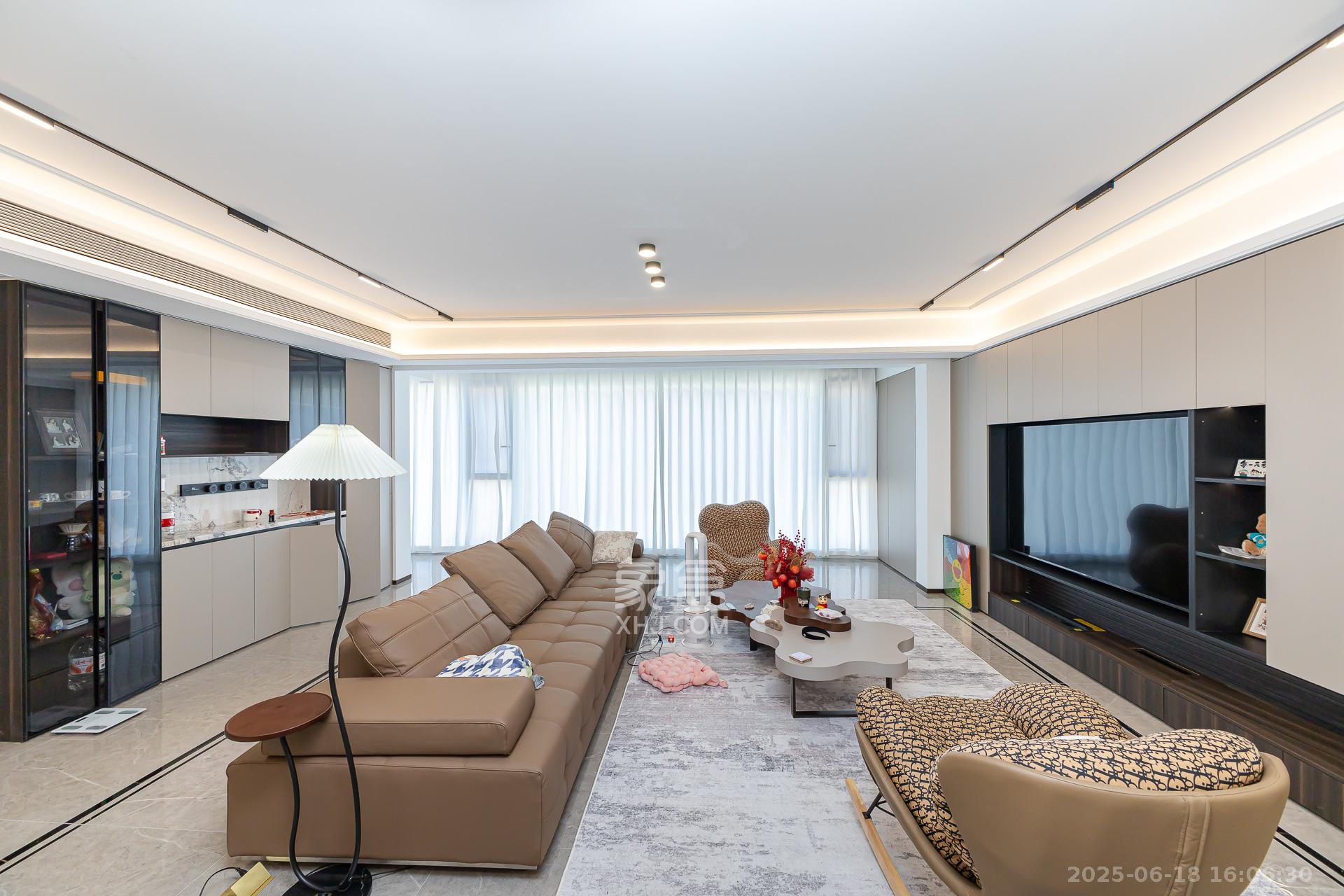 时代建发和著 4室2厅3卫 275.0万 时代建发和著 4室2厅3卫 275.0万客厅