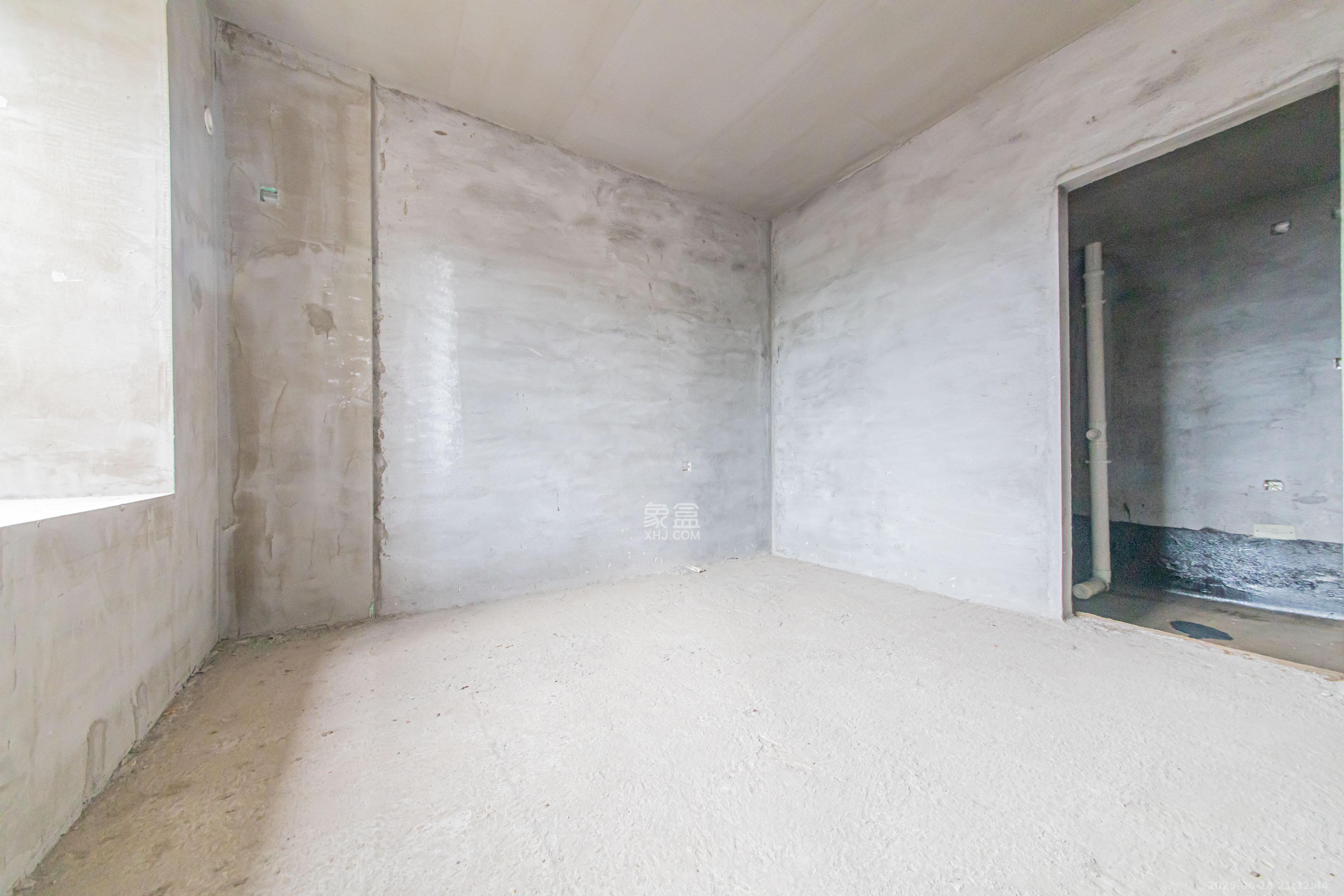 和泓融成府 4室2厅3卫 105.0万 和泓融成府 4室2厅3卫 105.0万卧室