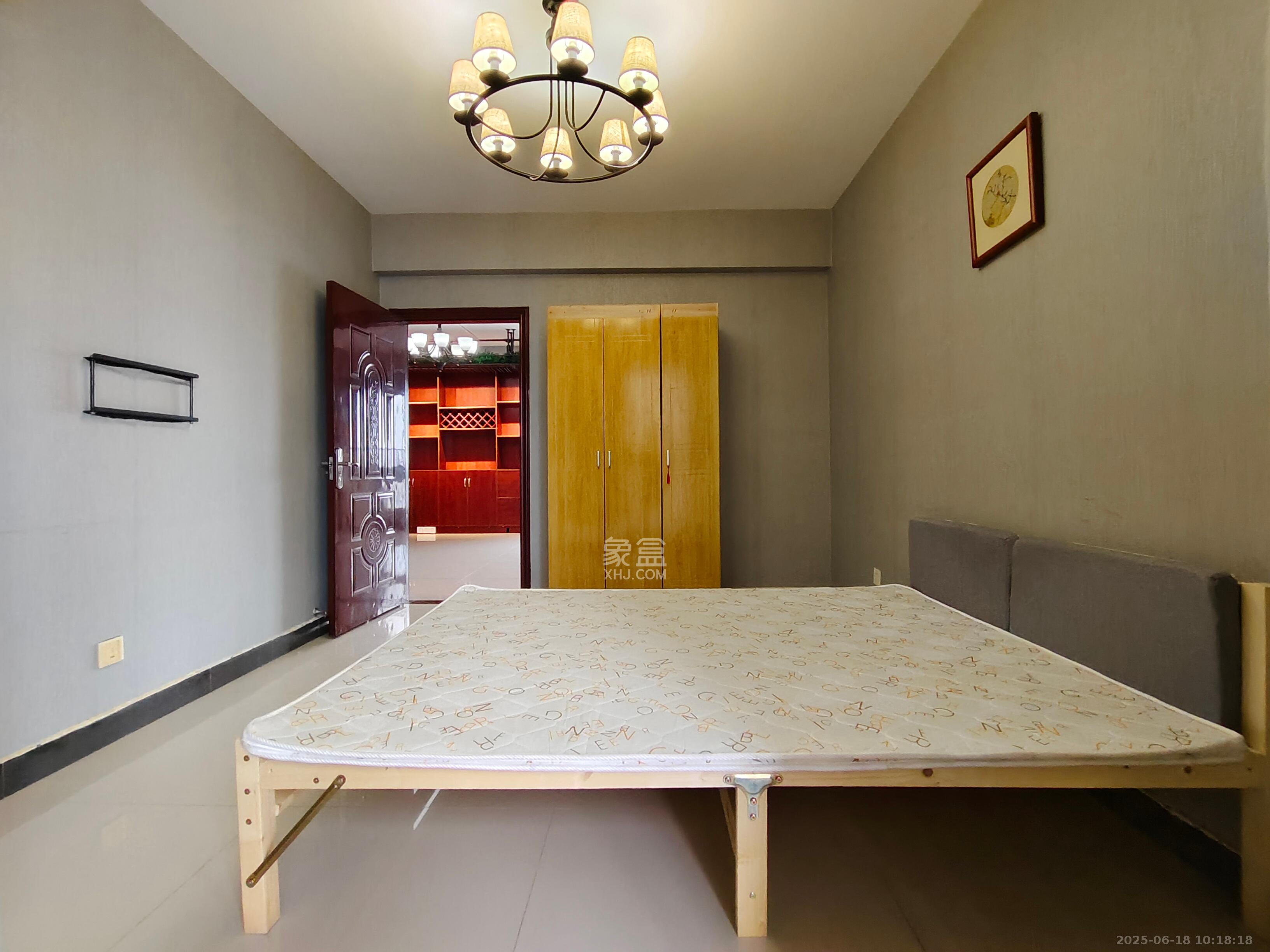 银港水晶城 3室2厅2卫 2800.0元/月 银港水晶城 3室2厅2卫 2800.0元/月室内图