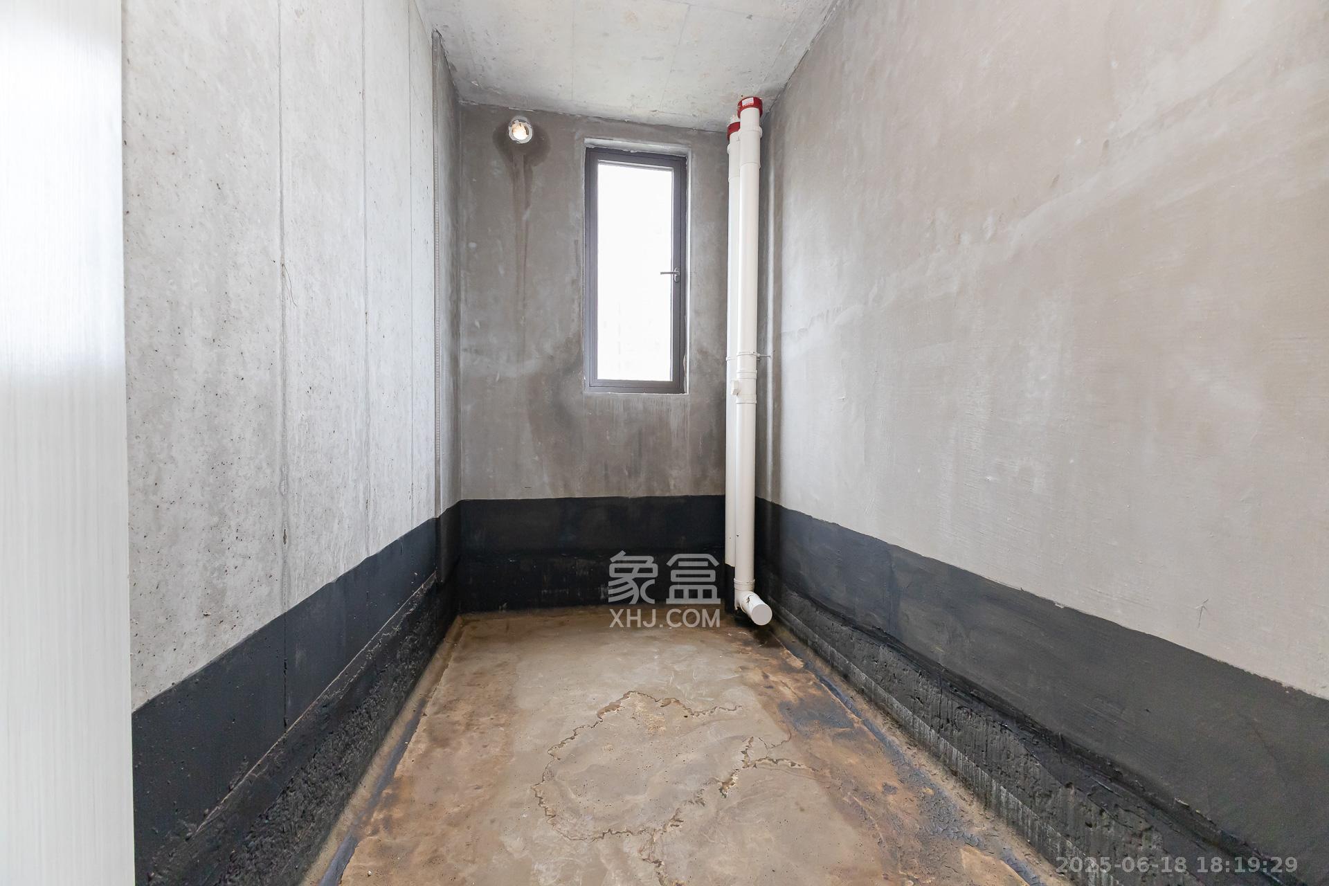 润和湘江天地E区  4室2厅3卫    254.8万 润和湘江天地E区  4室2厅3卫    254.8万卫生间